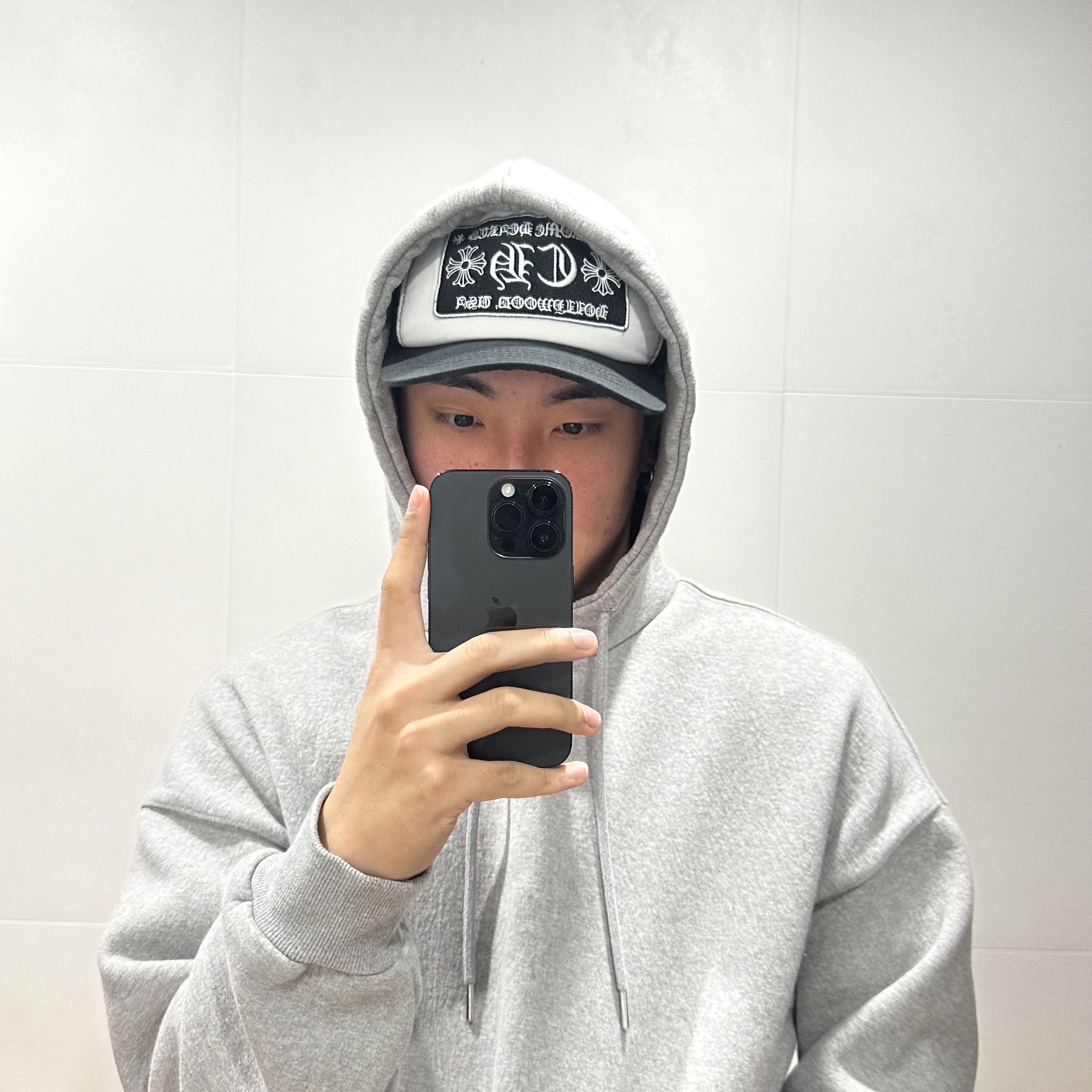 Chrome Hearts CH Hollywood Trucker Hat Black White 착용 스타일 - 1