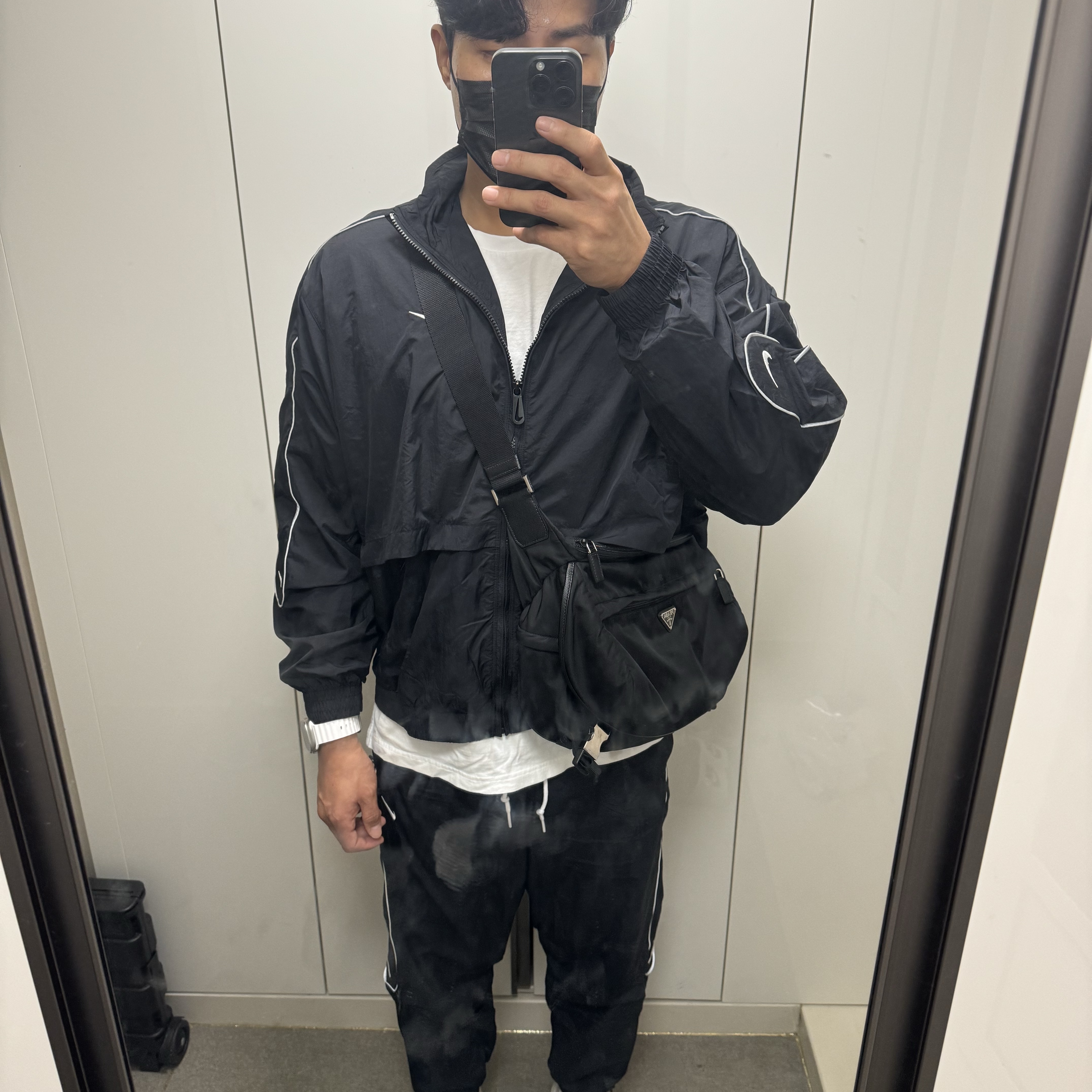 Nike Solo Swoosh Track Pants Black - Asia, Nike NSW Solo Swoosh Woven Track Jacket Black - Asia 착용 스타일 - 1
