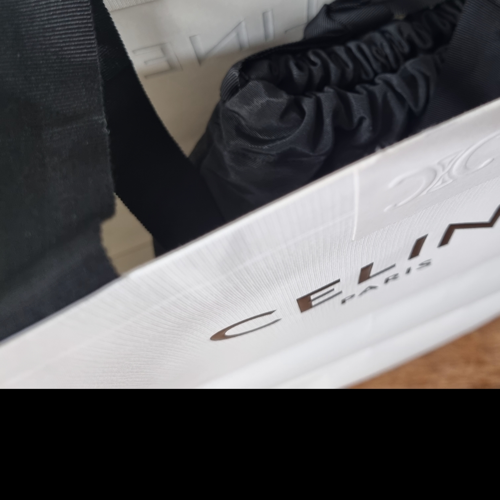 Celine Small 16 Bag in Satinated Calfskin Black 착용 스타일