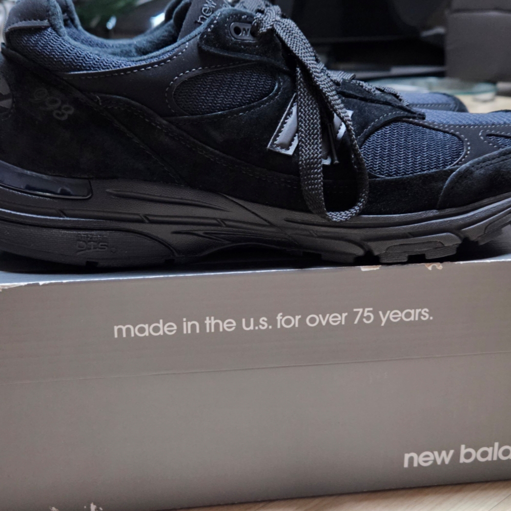 New Balance 993 Made in USA Triple Black - D Standard 착용 스타일