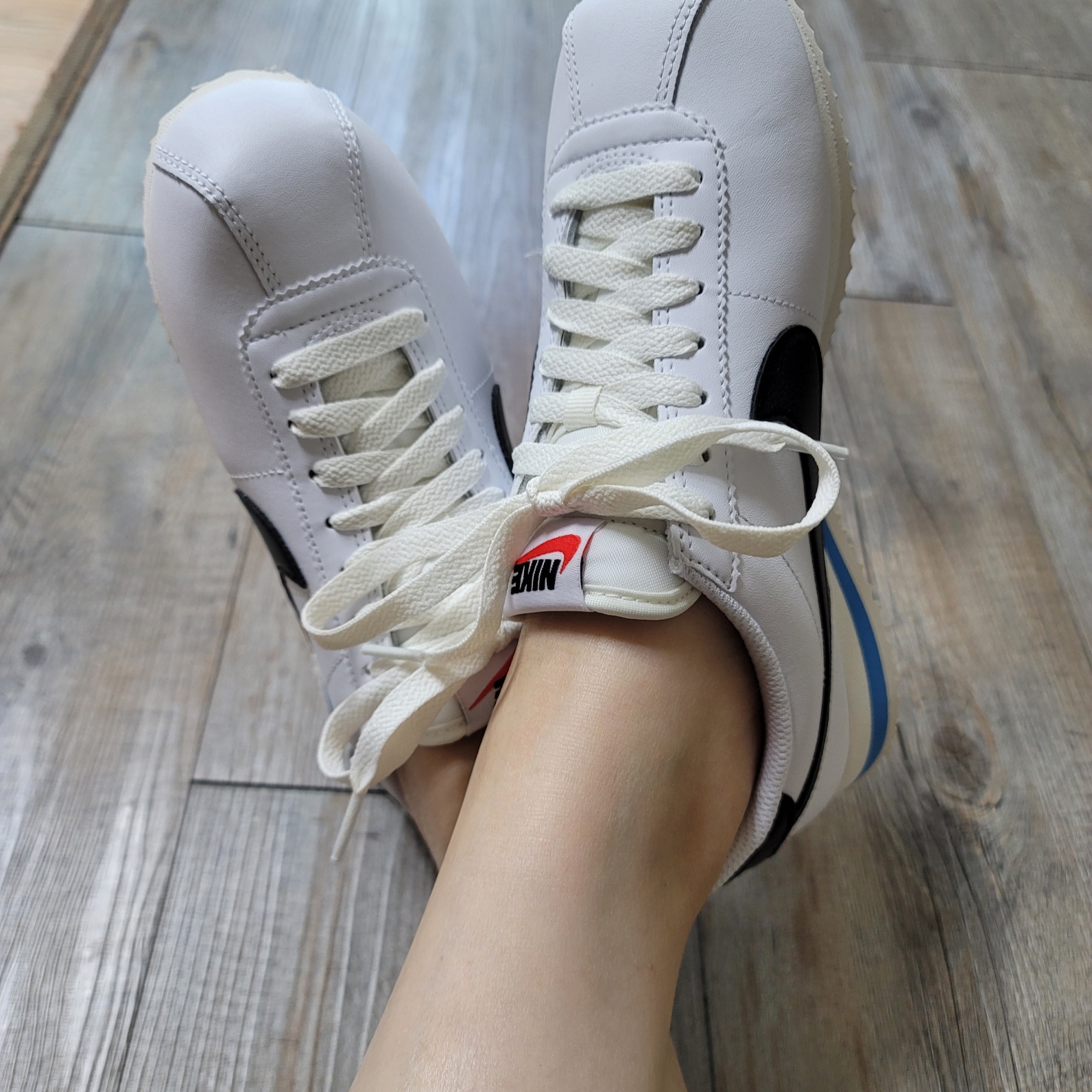 (W) Nike Cortez White and Black 착용 스타일