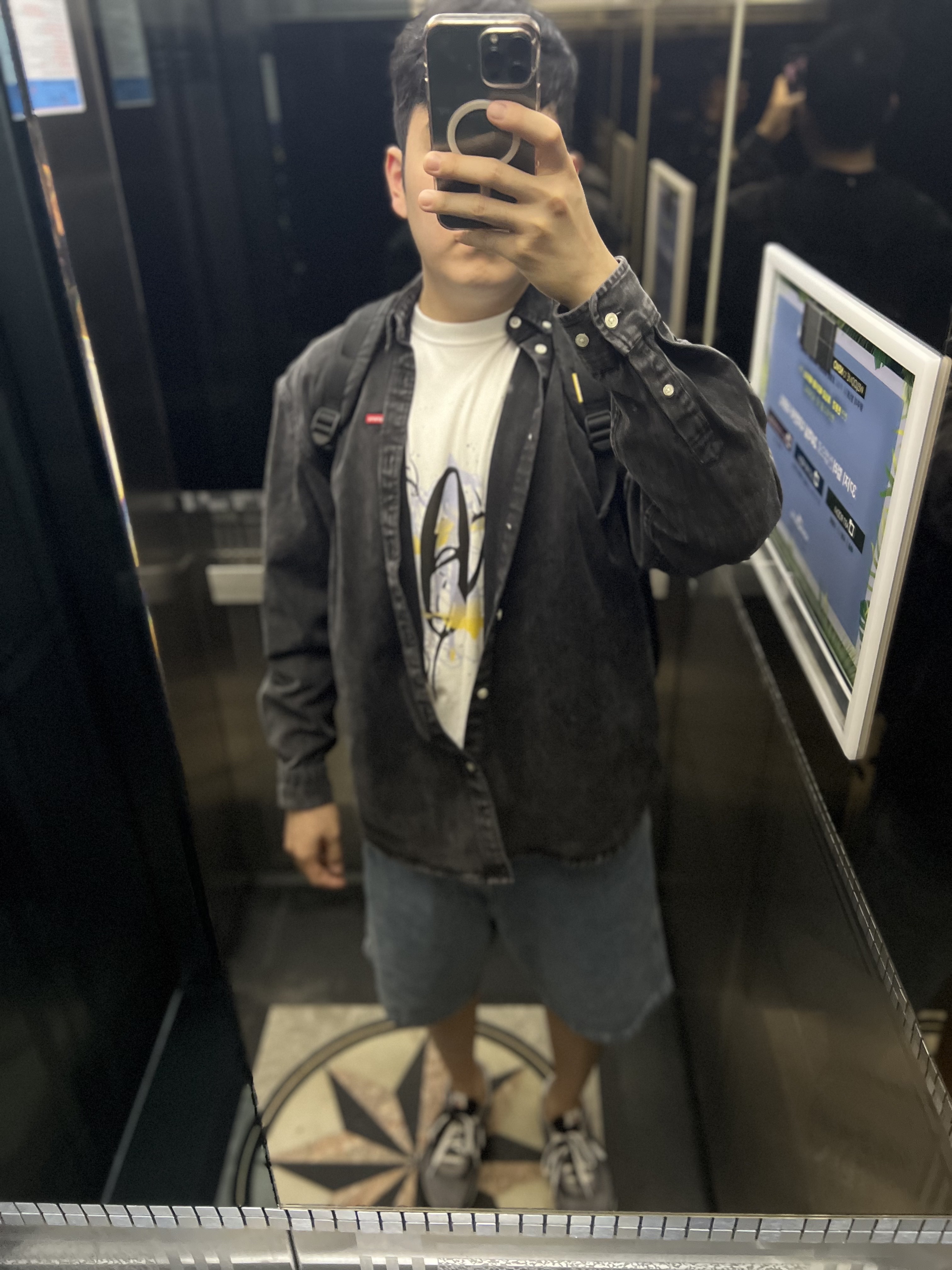 Supreme Small Box Shirt Washed Black - 24SS, Supreme x Burberry Denim Shorts Washed Blue - 22SS 착용 스타일
