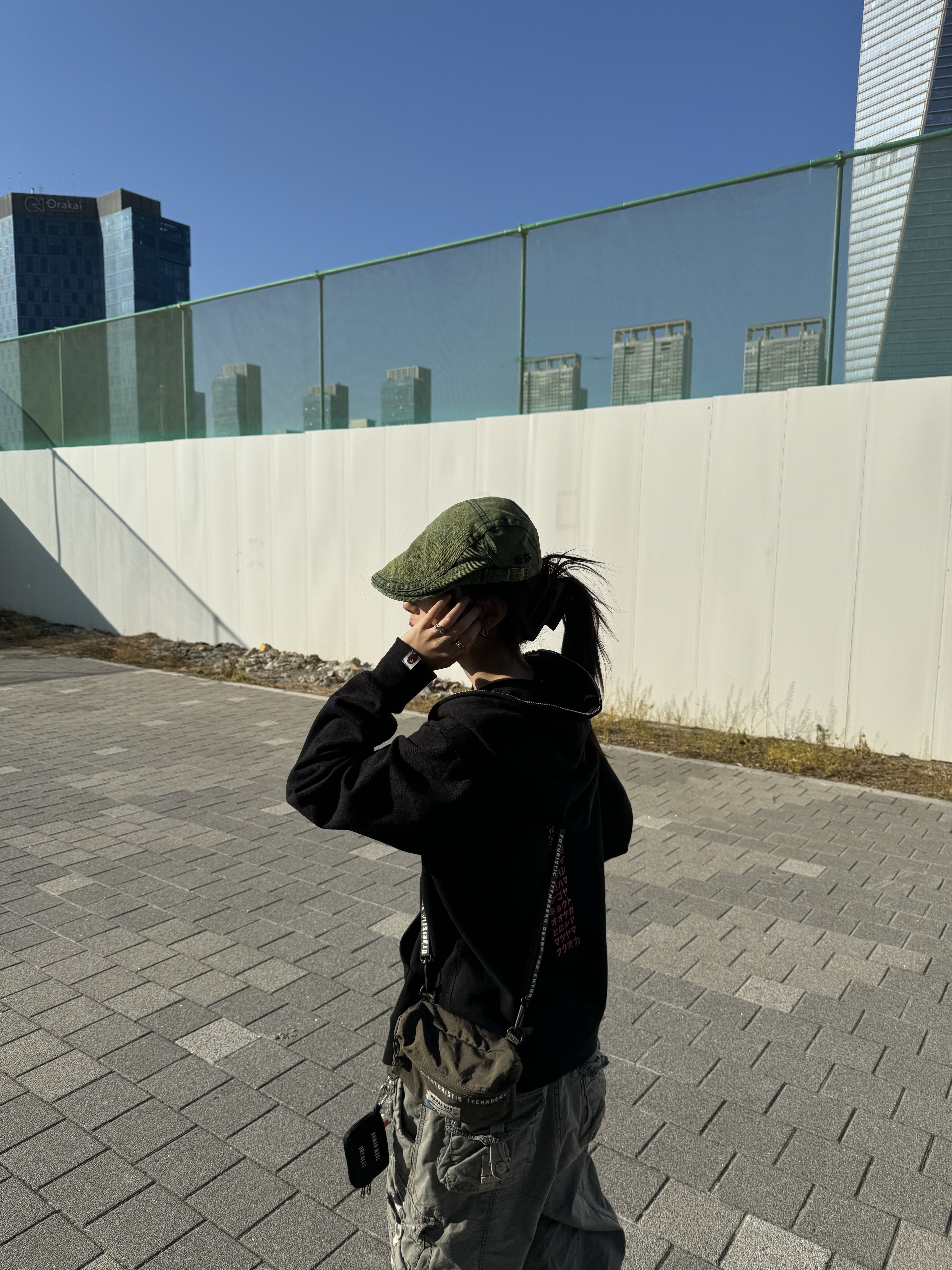Oakley Factory Team x Brain Dead Chop Saw Mocha, Human Made Sacoche Olive Drab 착용 스타일 - 2