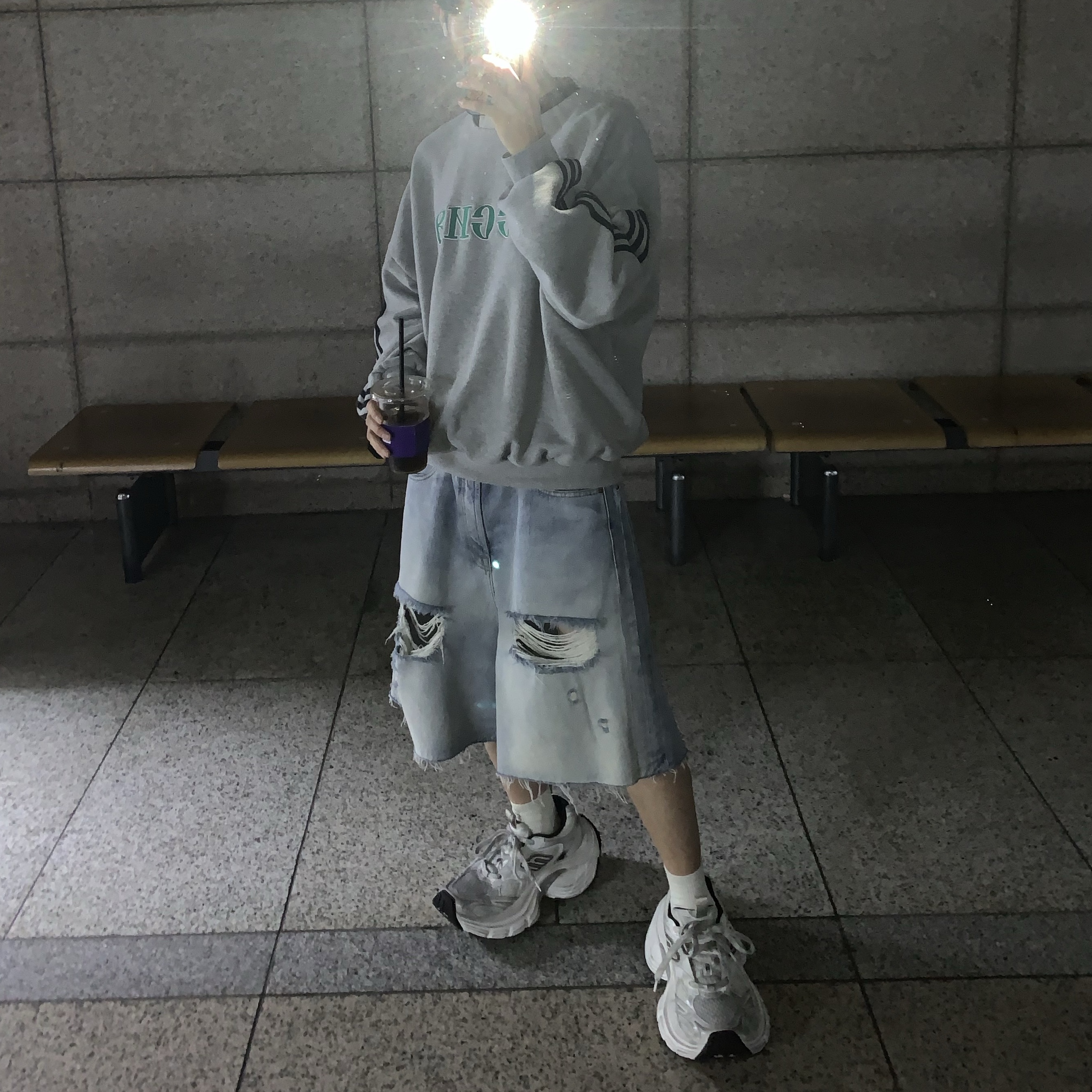 Balenciaga 10XL Sneakers White Grey Silver Black 착용 스타일 - 6