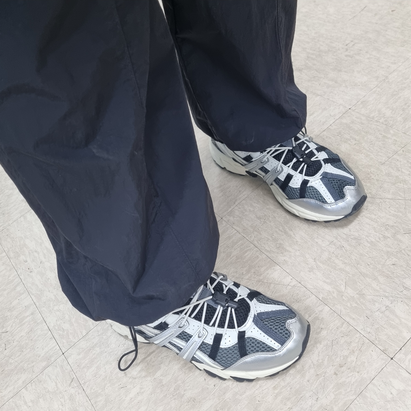 Asics Unlimited Gel-Sonoma 15-50 Steel Grey Pure Silver 착용 스타일