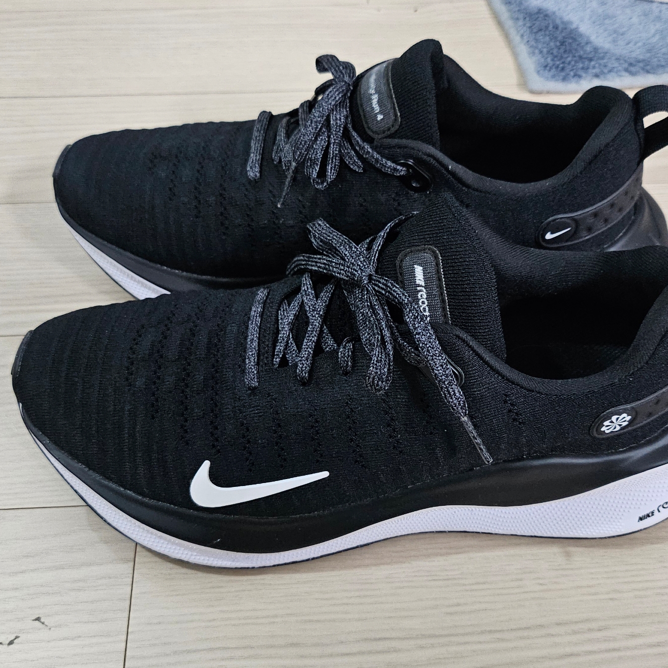 Nike ReactX Infinity Run 4 Black White 착용 스타일