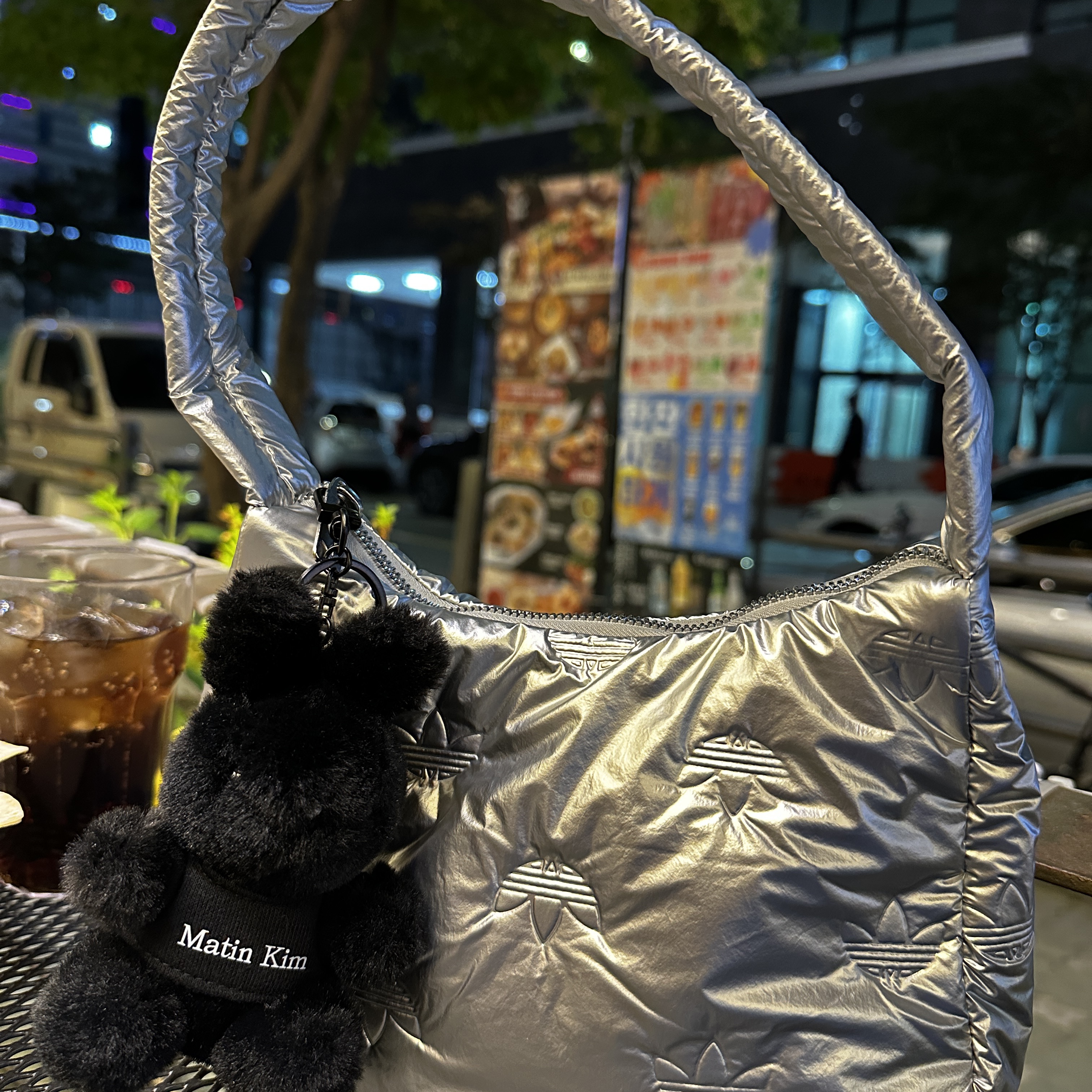 Matin Kim Black Bunny Toy Keyring Black, Adidas Puffy Satin Mini Shoulder Bag Silver Metallic 착용 스타일 - 1