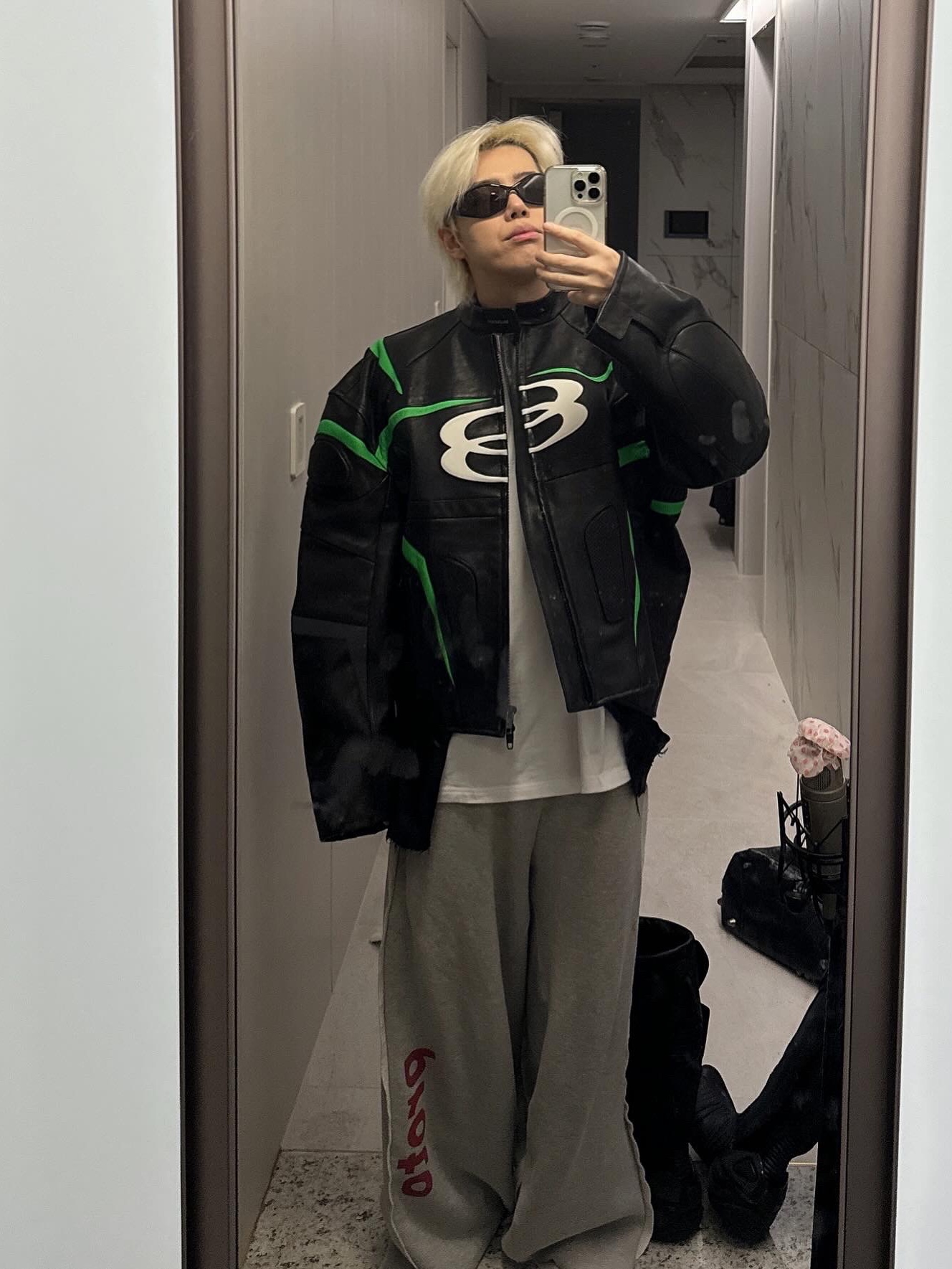 Balenciaga Unity Sports Icon Racer Jacket Black, Balenciaga Skiwear Alaska Nylon Low Boot Black 착용 스타일 - 4