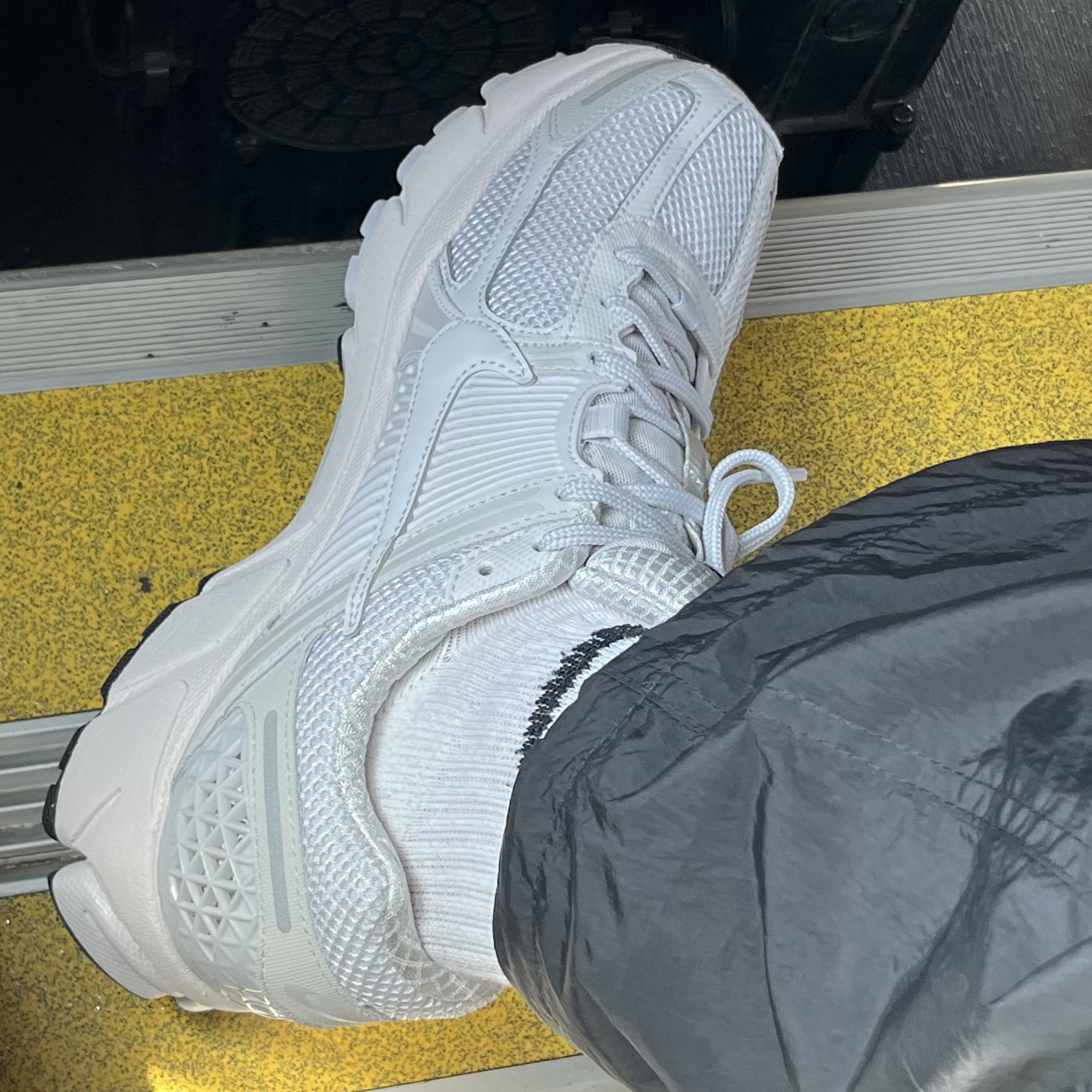 Nike Zoom Vomero 5 SP Vast Grey 2023 착용 스타일