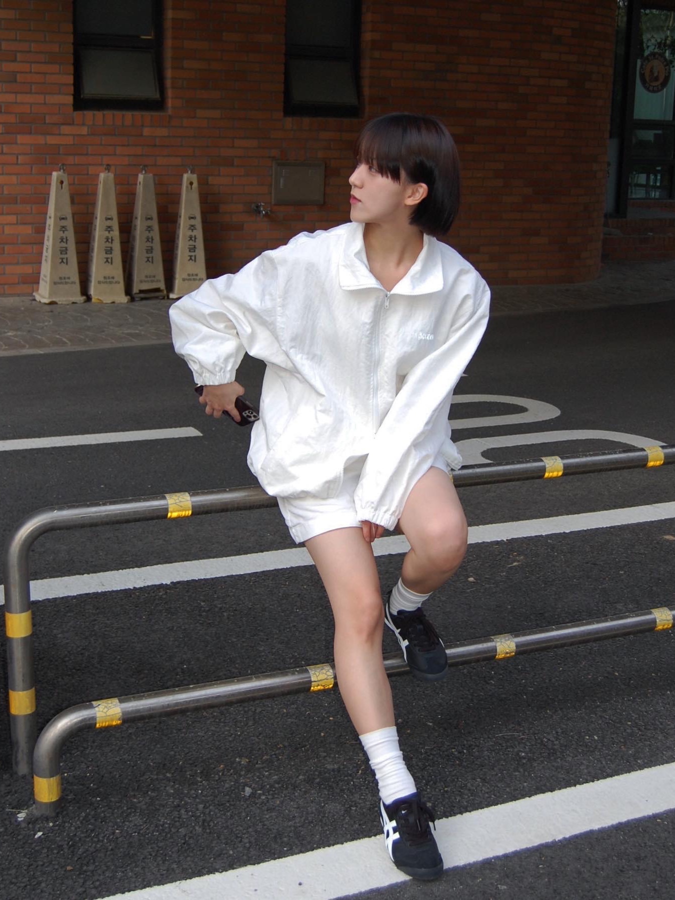 Onitsuka Tiger Mexico 66 Black White 착용 스타일 - 1