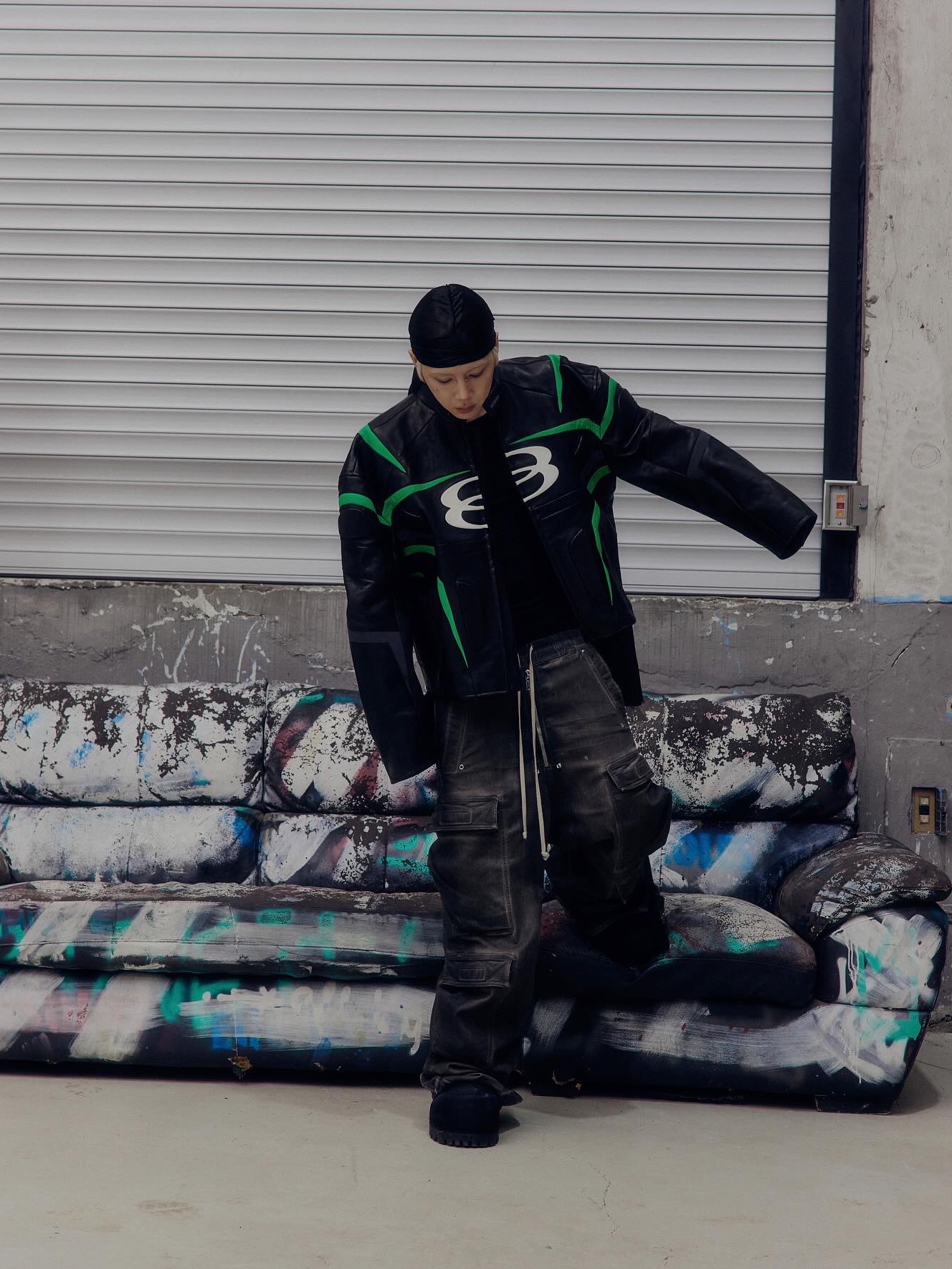 Balenciaga Unity Sports Icon Racer Jacket Black, Balenciaga Skiwear Alaska Nylon Low Boot Black 착용 스타일 - 3