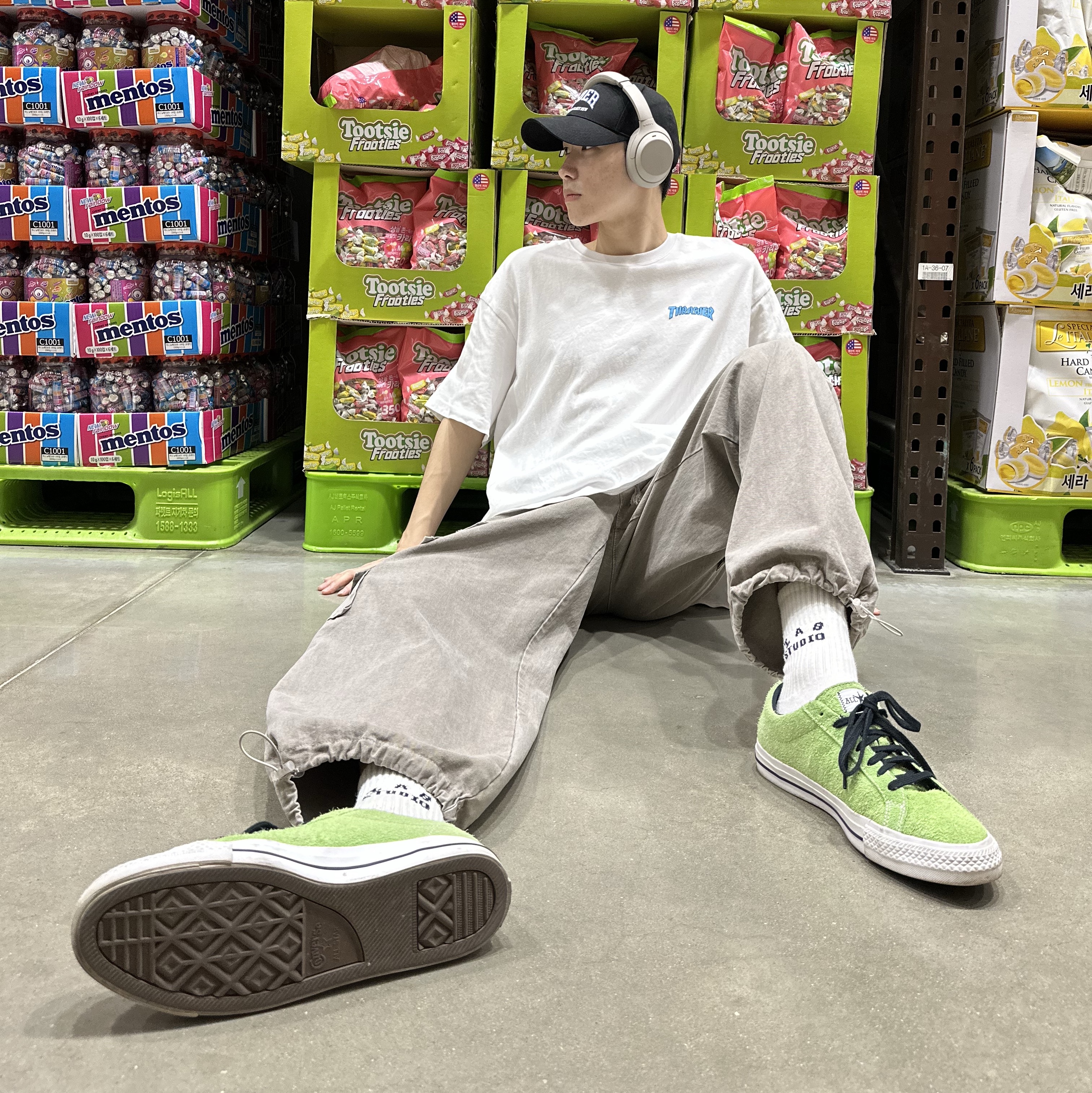 Converse x Stussy One Star Pro Ox 8 Ball Green, Sony WH-1000XM4 Platinum Silver (Korean Ver.) 착용 스타일 - 4