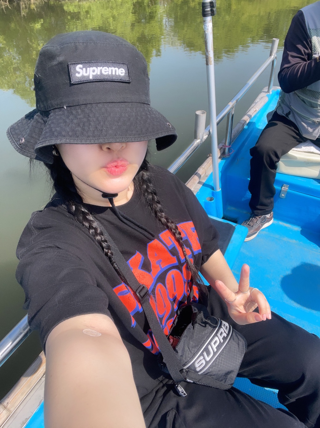 Supreme Small Cinch Pouch Black - 23FW, Supreme Military Boonie Black - 23FW 착용 스타일
