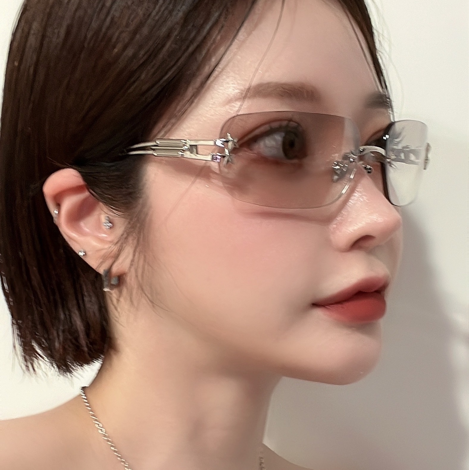 Gentle Monster x Jennie Jentle Salon Glitter 02 Silver Metal Brown Gradient 착용 스타일