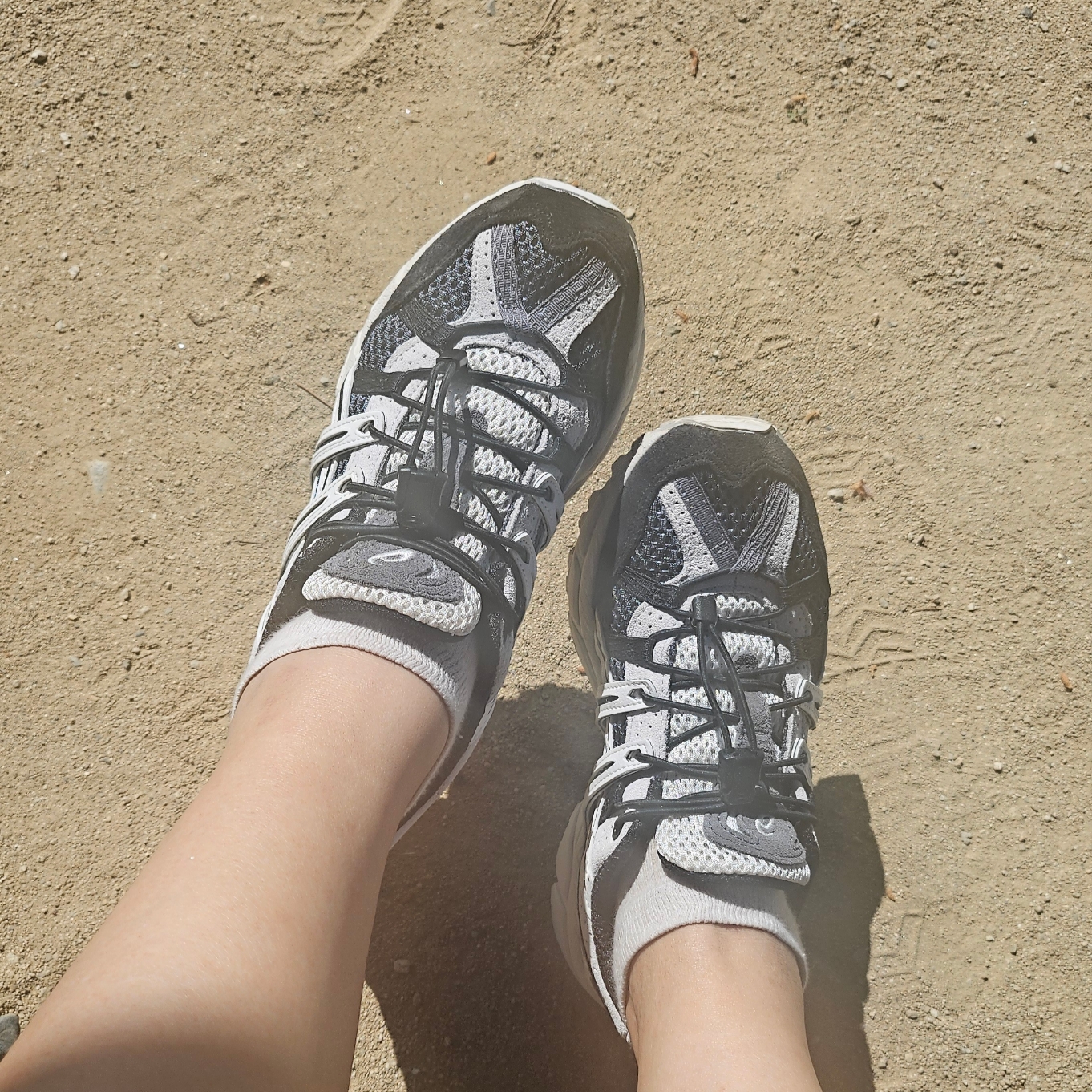 Asics Unlimited Gel-Sonoma 15-50 Carrier Grey White Alyssum 착용 스타일