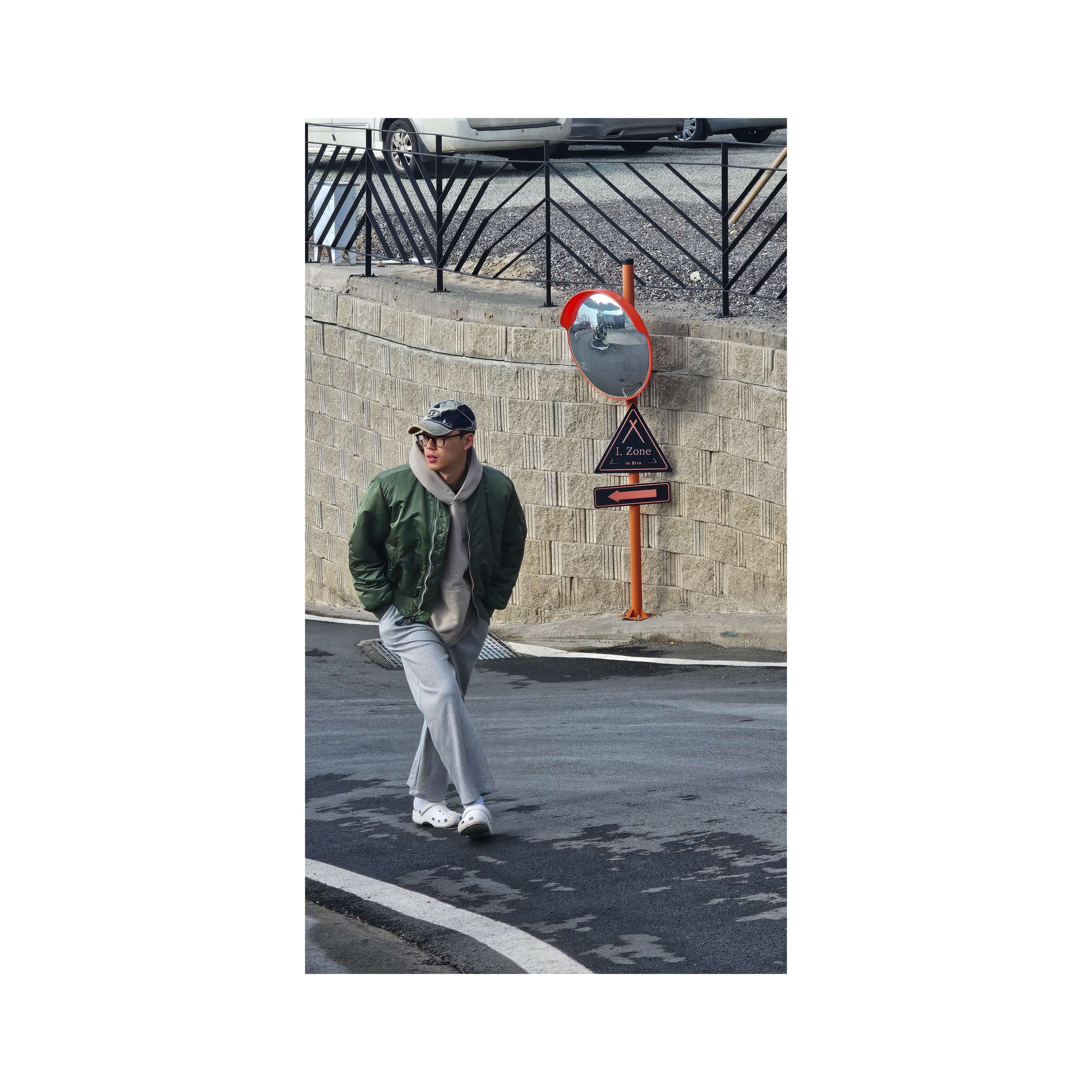 Crocs Classic Clog White, Diesel C-Seymon Treated Denim Baseball Cap Blue White 착용 스타일
