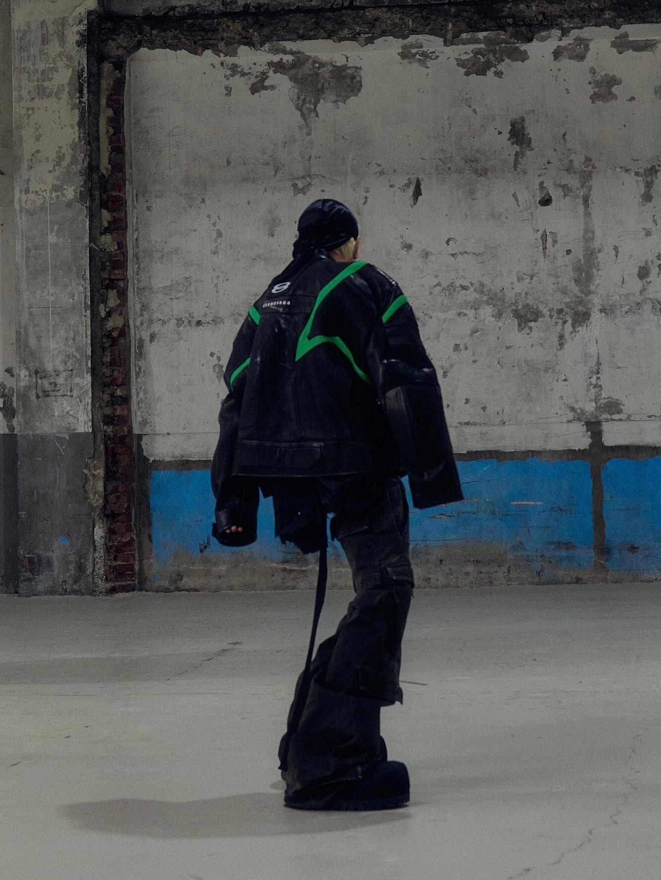 Balenciaga Unity Sports Icon Racer Jacket Black, Balenciaga Skiwear Alaska Nylon Low Boot Black 착용 스타일 - 2