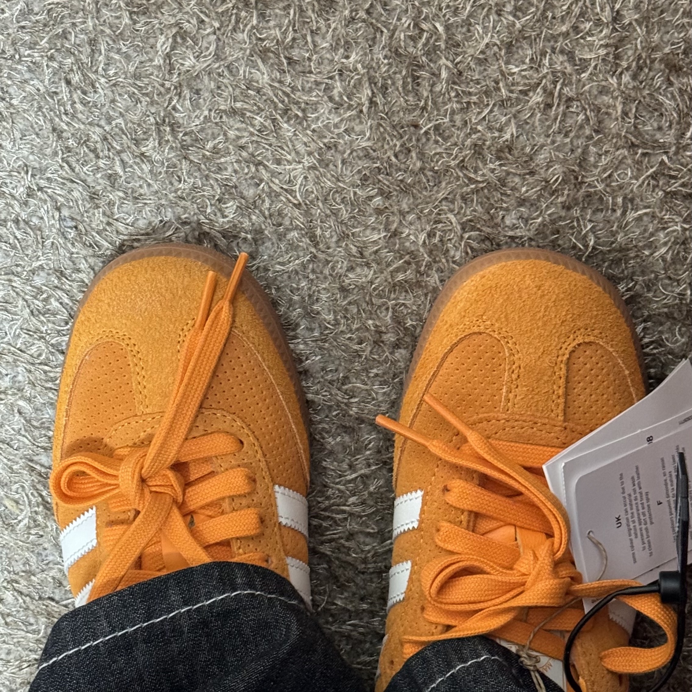 Adidas Samba OG Orange Rush 착용 스타일 - 2