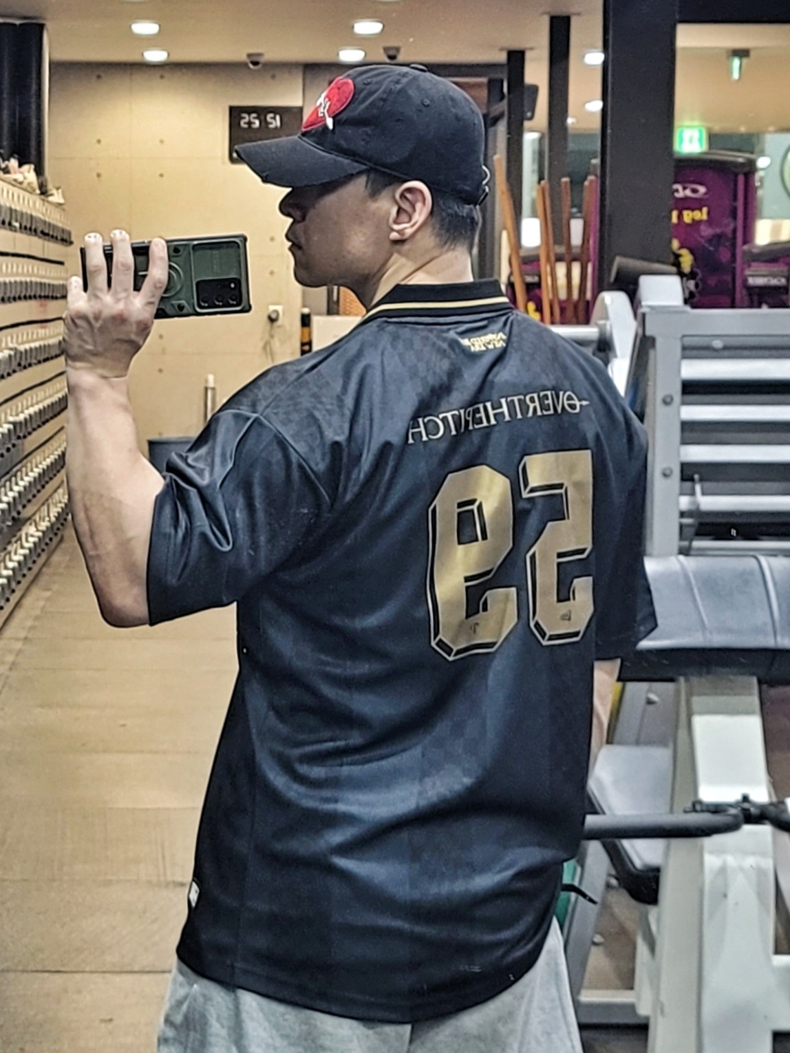 Over The Pitch x New Era Football Jersey Black, Nike NRG Solo Swoosh Fleece Shorts Dark Grey Heather - US/EU 착용 스타일 - 2
