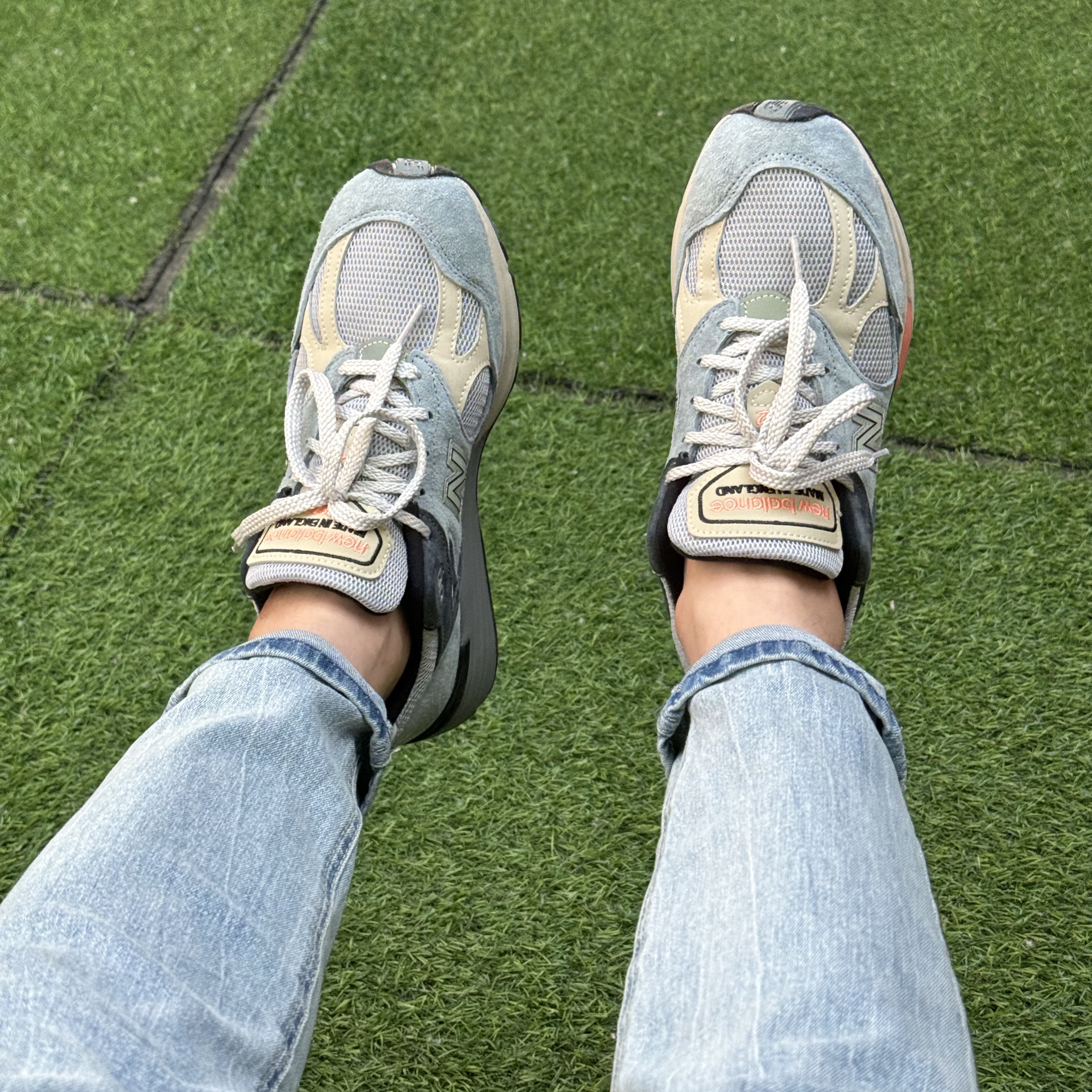New Balance 991v2 Made in UK Blue Silver 착용 스타일 - 2