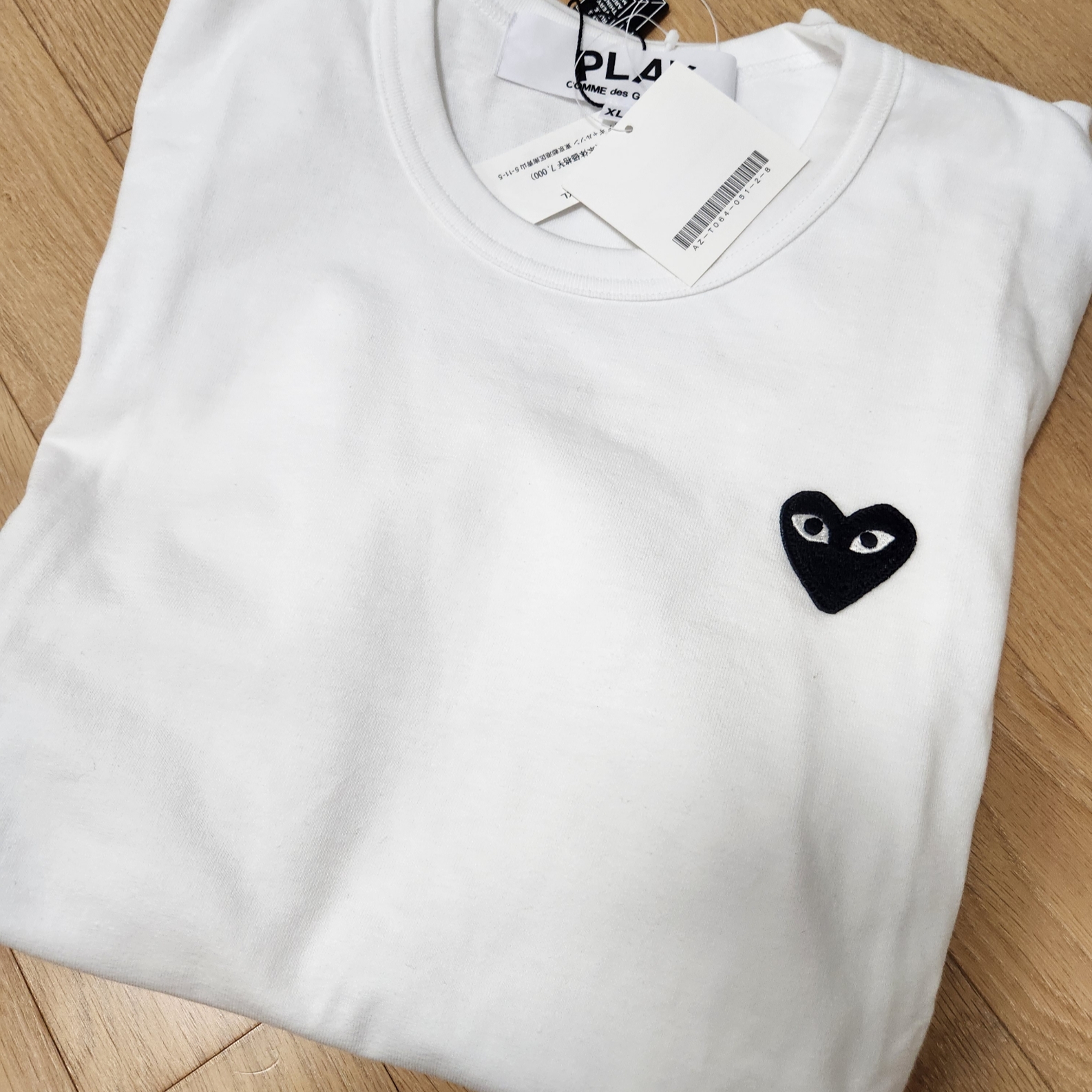 Play Comme des Garcons Black Heart T-Shirt White 착용 스타일
