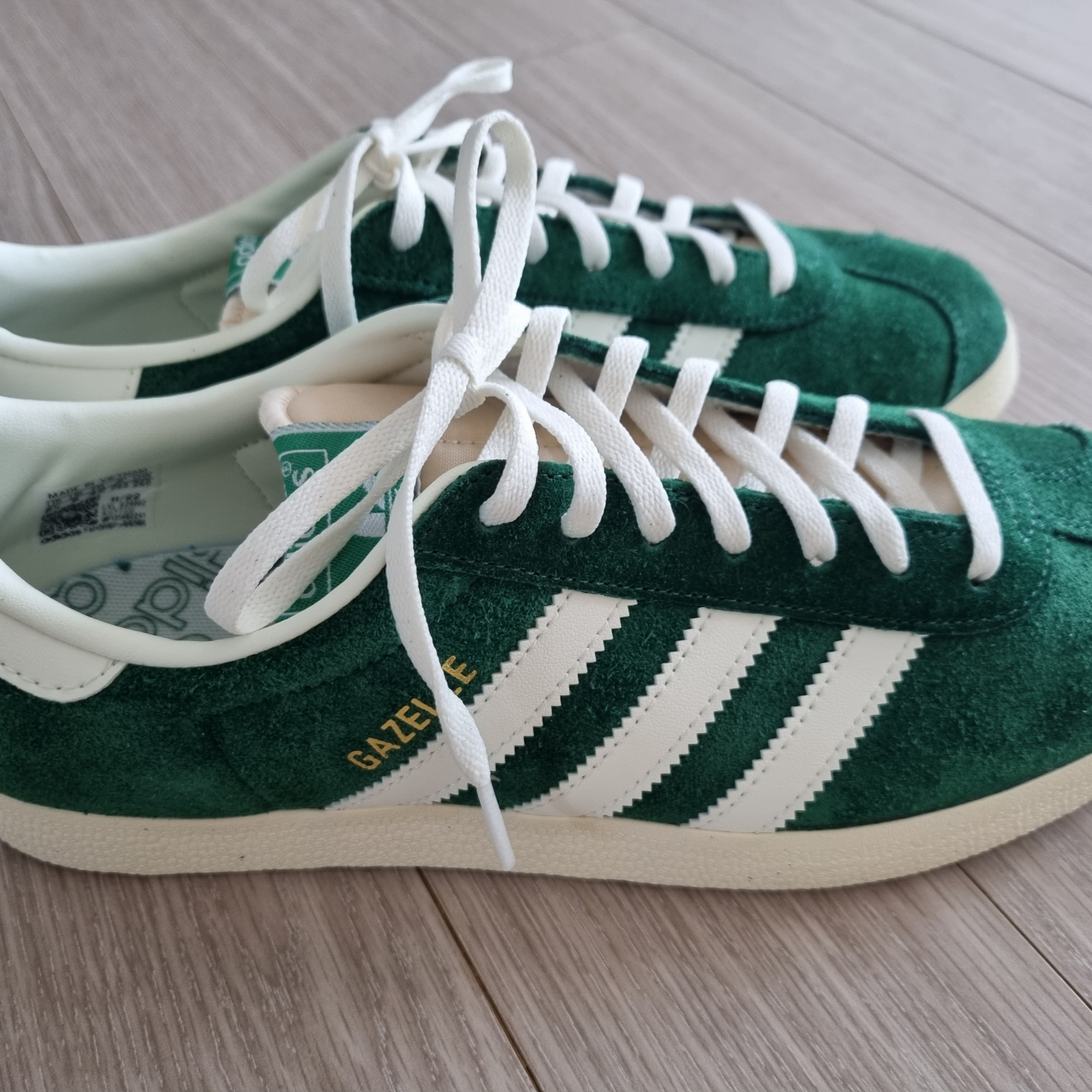 Adidas Gazelle Dark Green Cream White 착용 스타일 - 3