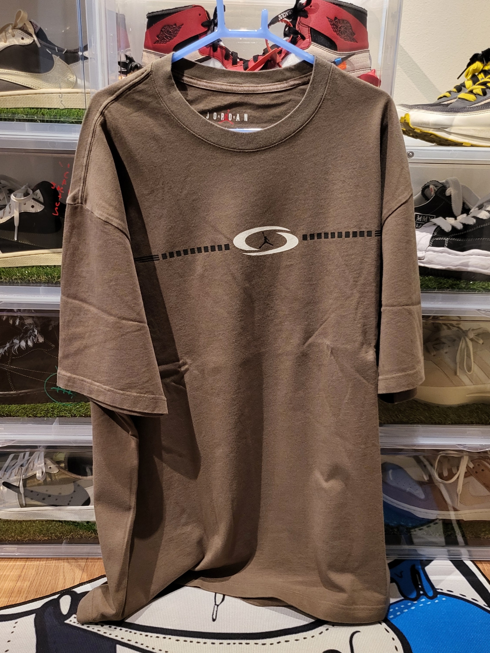 Jordan x Travis Scott T-Shirts Palomino (DZ5510-274) 착용 스타일 - 1