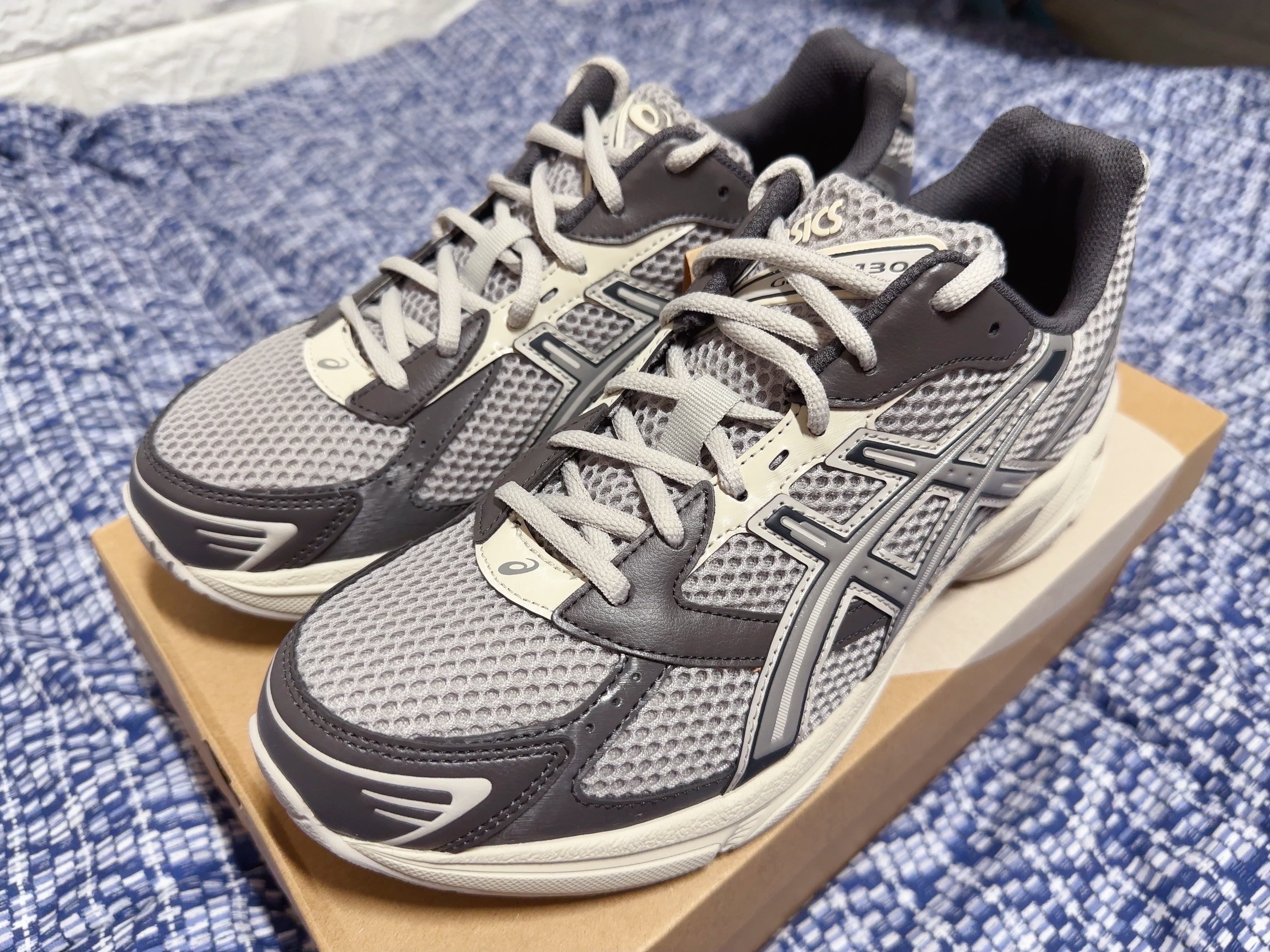 Asics Gel-1130 Oyster Grey Clay Grey 착용 스타일 - 1