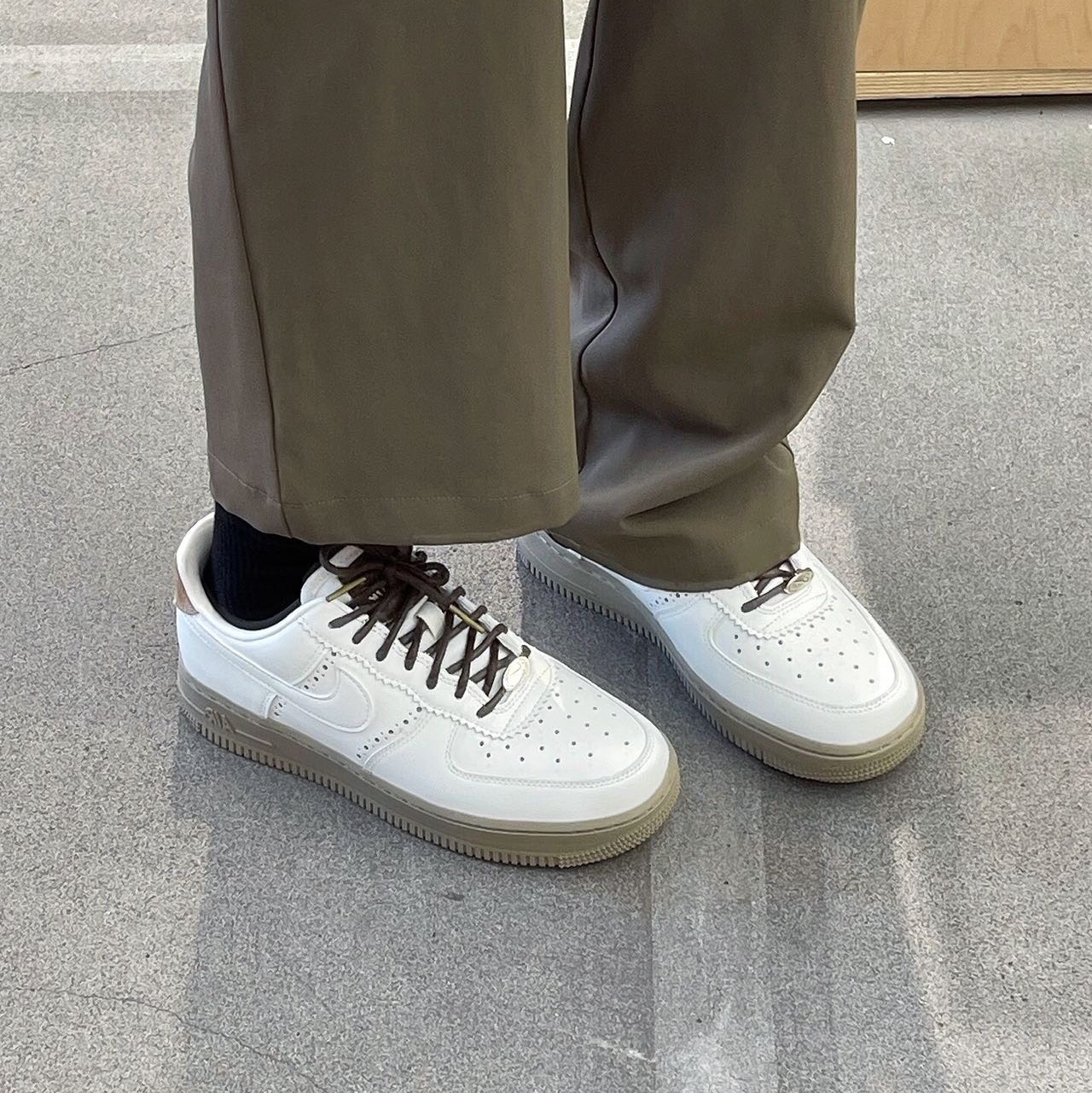 (W) Nike Air Force 1 Low '07 LX Sail Cacao Wow 착용 스타일 - 2