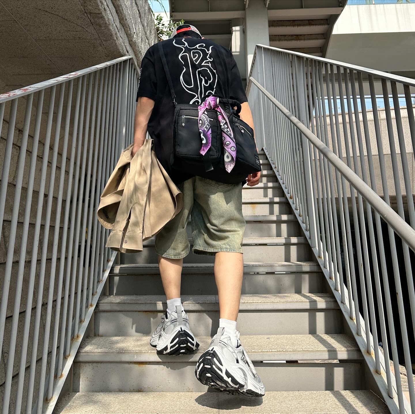 Stussy Denim Big OL' Shorts Sandwash 착용 스타일 - 2