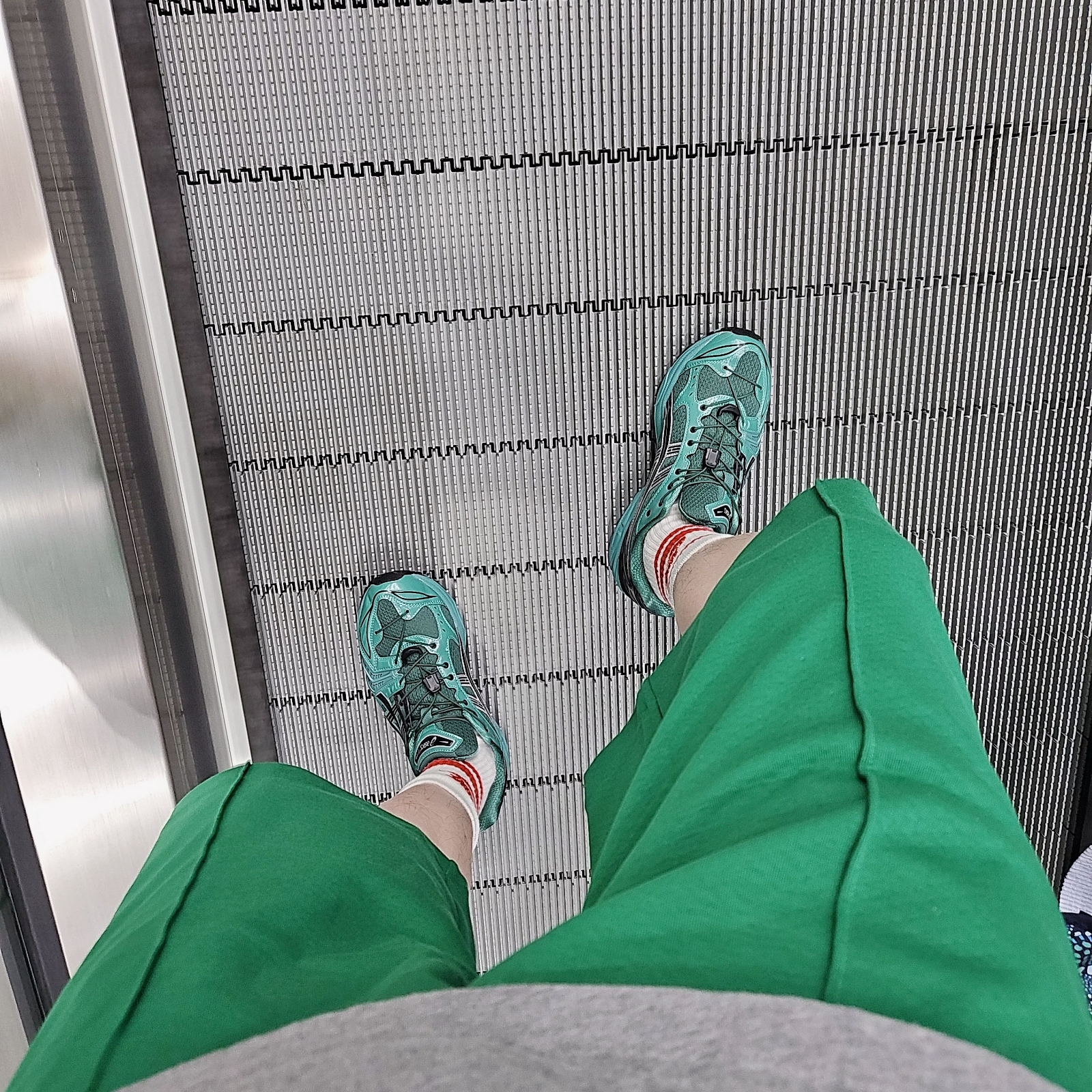 Asics x Unaffected Gel-Kayano 14 Uranus Green, Puma x AMI Shorts Verdant Green 착용 스타일 - 2
