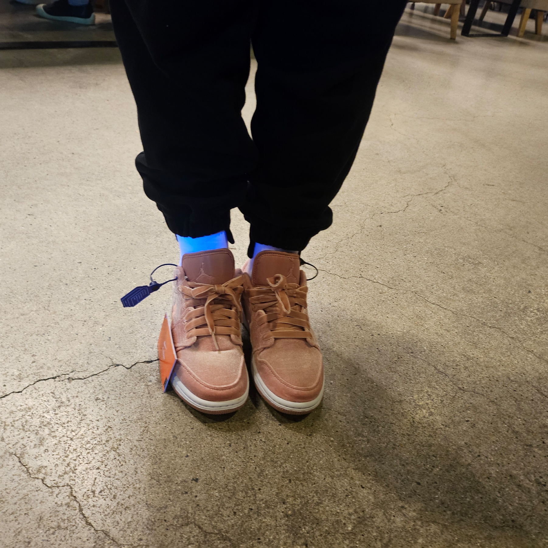 (W) Jordan 1 Low SE Pink Velvet 착용 스타일 - 2