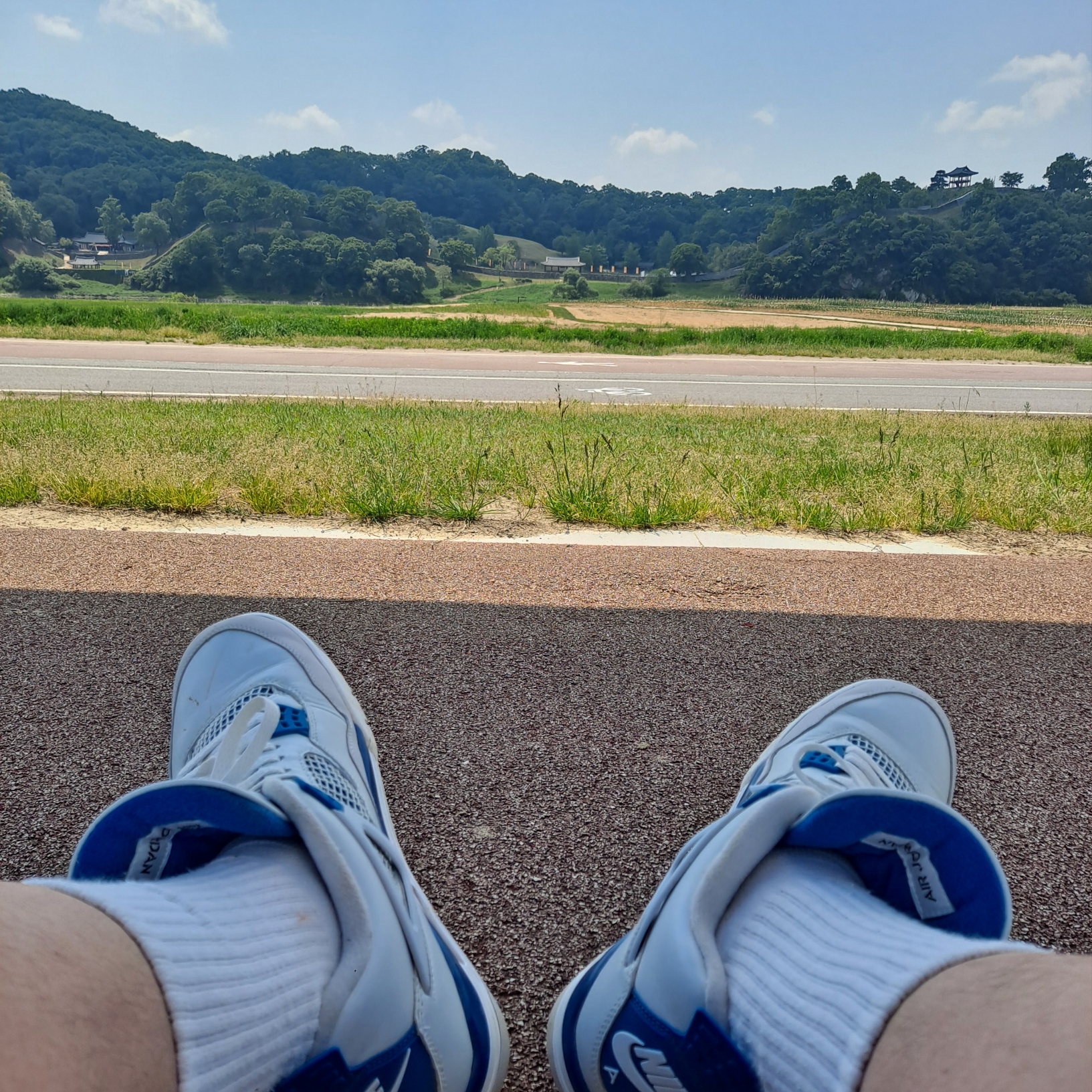 Jordan 4 Retro Industrial Blue 착용 스타일