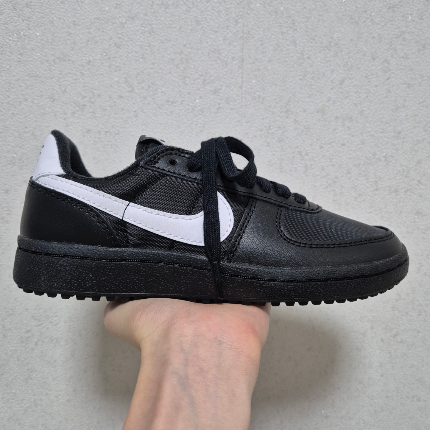 Nike Field General 82 SP Black and White 착용 스타일