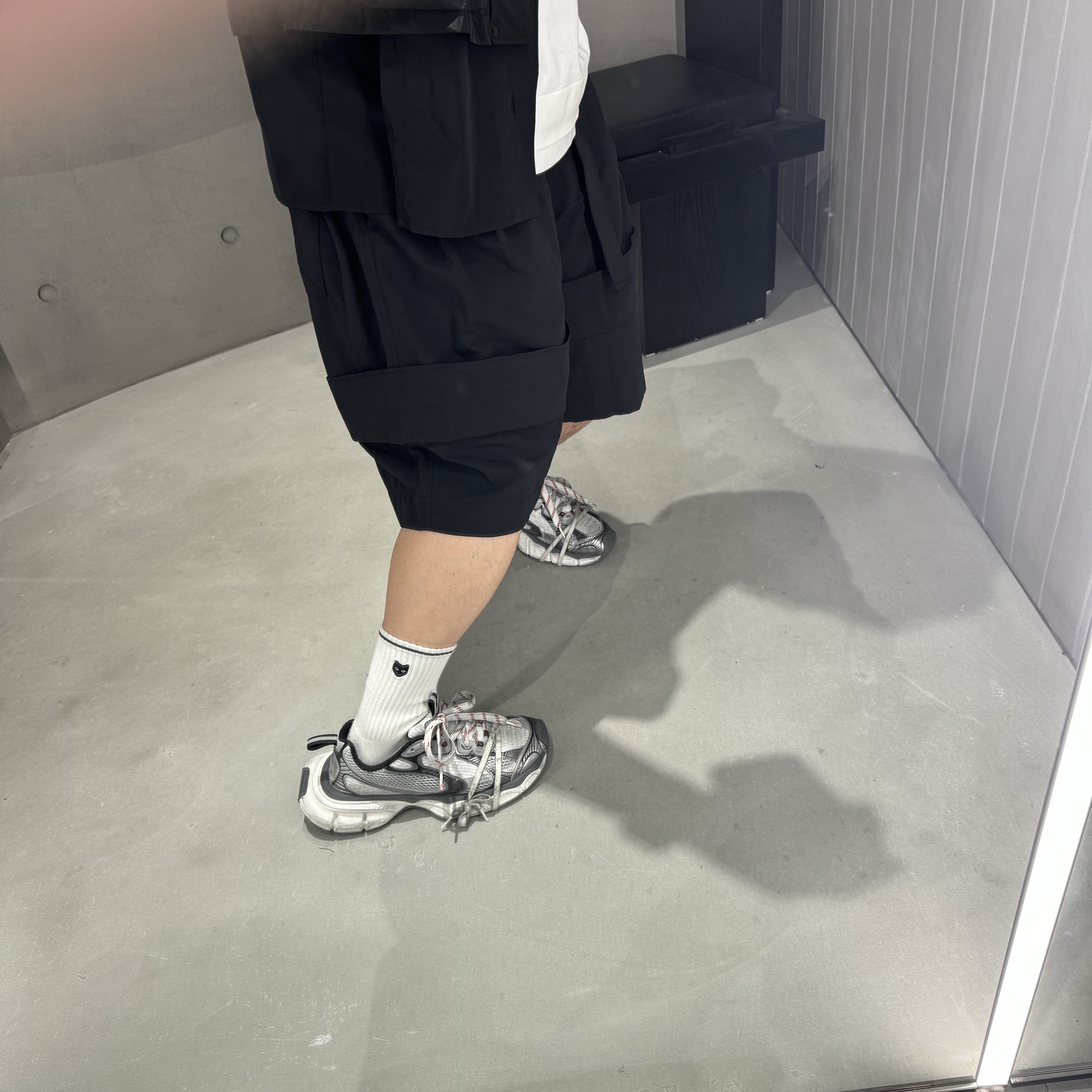 Balenciaga 3XL Sneakers Grey White Red 착용 스타일 - 2