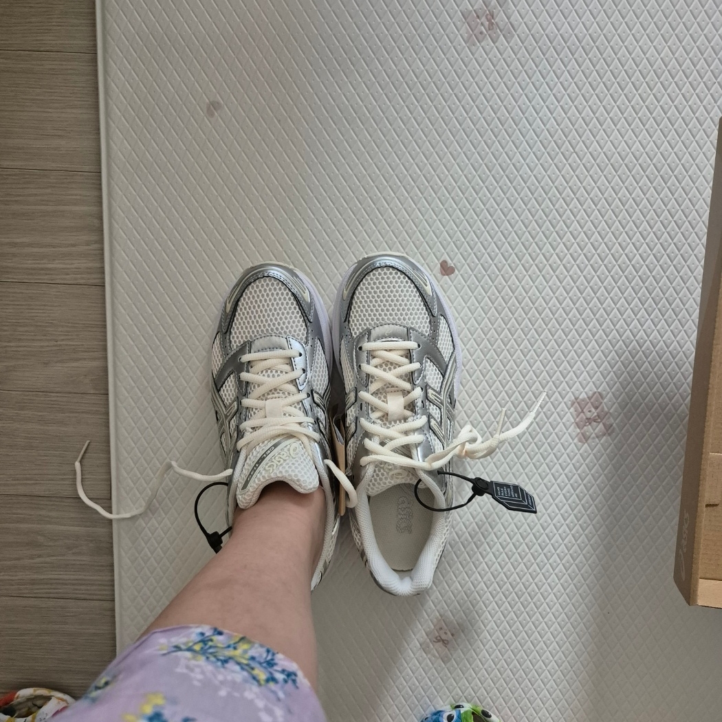 (W) Asics Gel-1130 Cream Pure Silver 착용 스타일