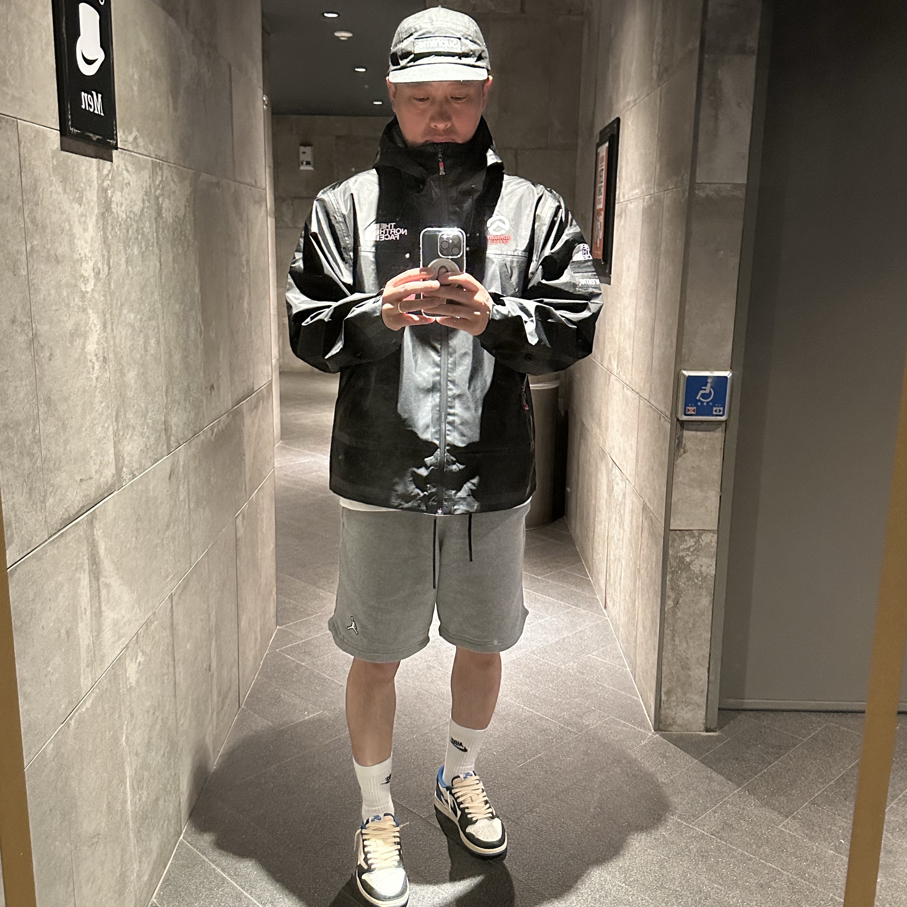 Supreme Waxed Cotton Camp Cap Black - 23FW, Supreme x The North Face Summit Series Outer Tape Seam Jacket Black - 21SS 착용 스타일