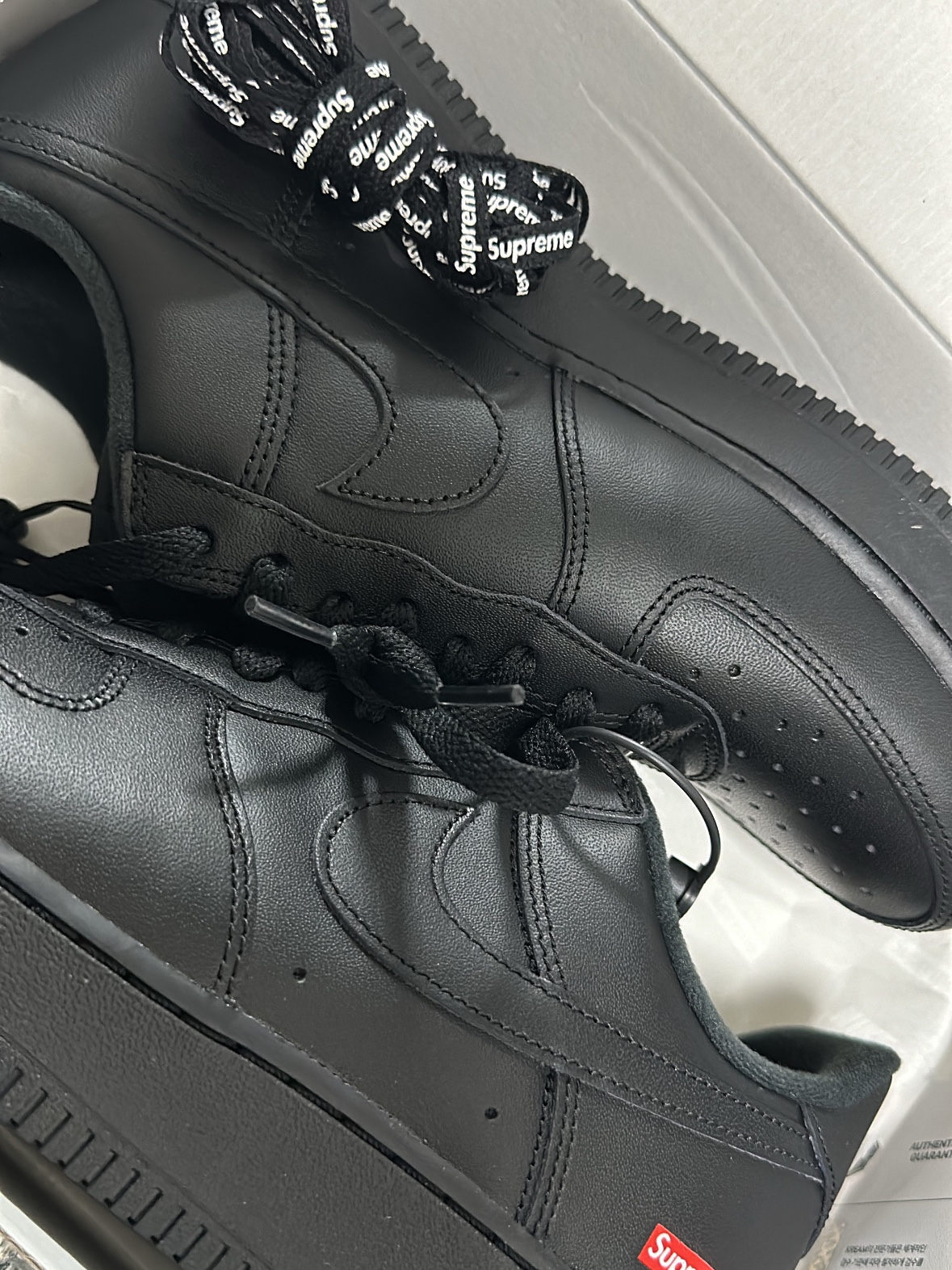 Nike x Supreme Air Force 1 Low Black 착용 스타일