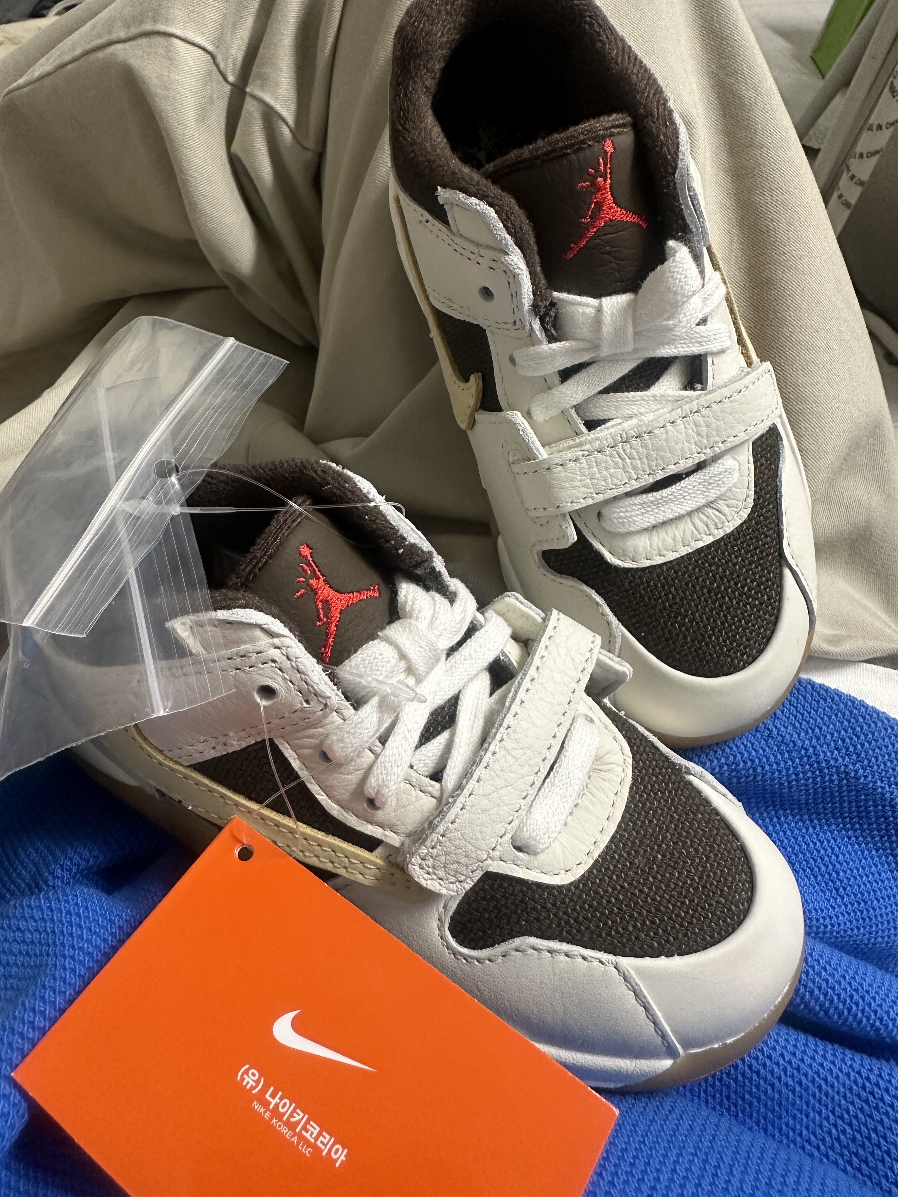 (TD) Jordan x Travis Scott Jumpman Jack TR Sail and Dark Mocha 착용 스타일 - 1