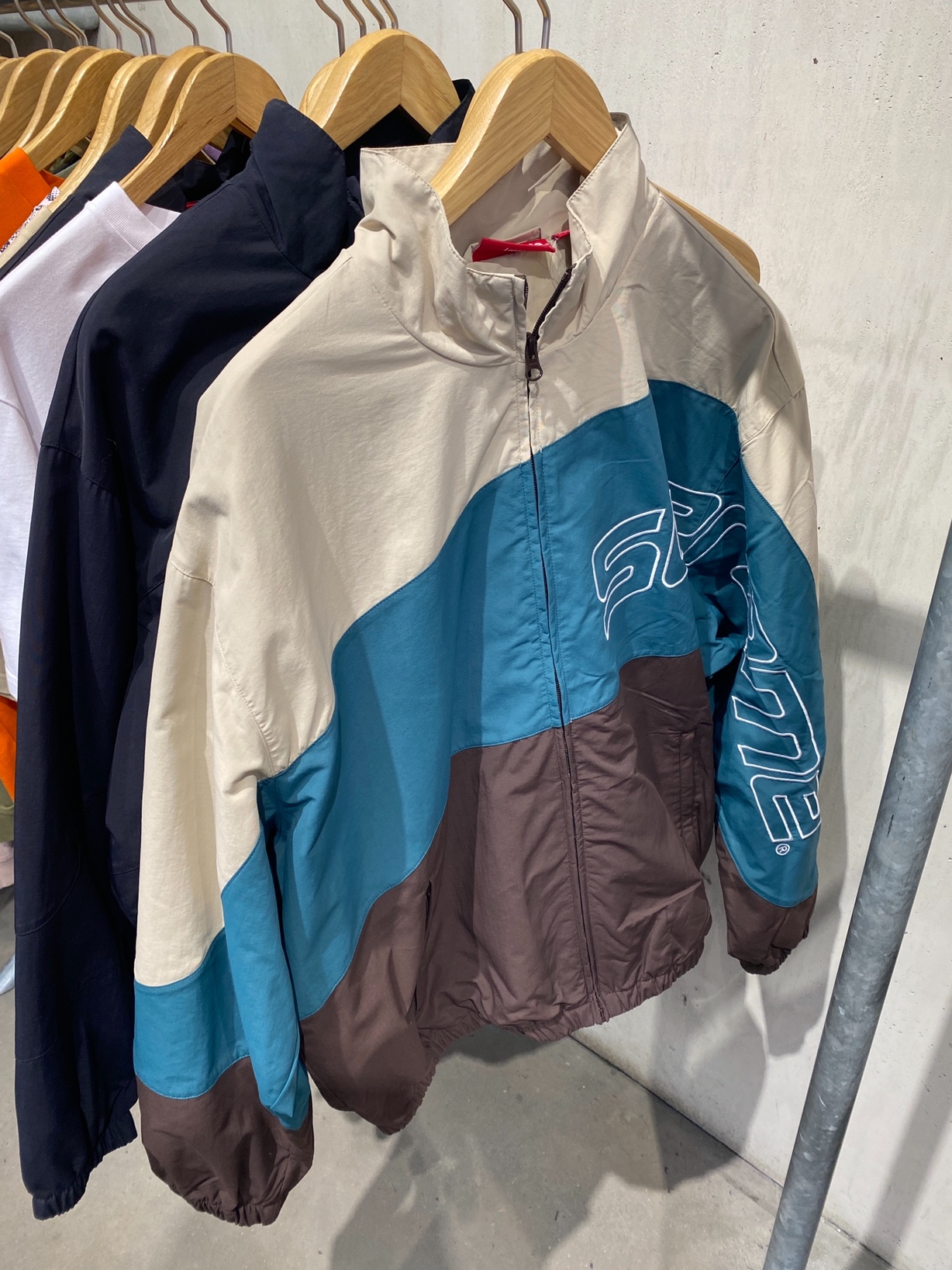 Supreme Curve Track Jacket Brown - 24SS 착용 스타일 - 1