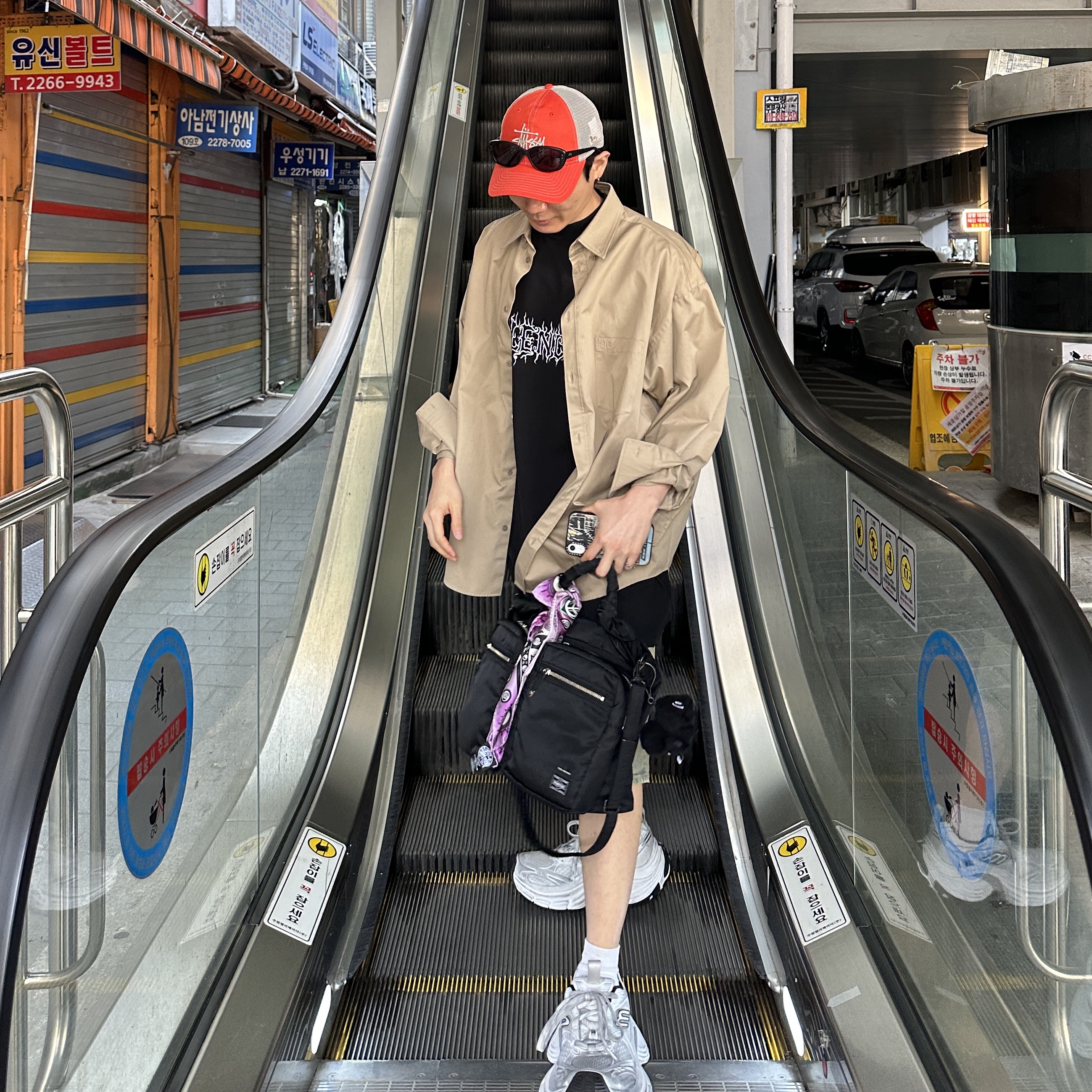 Balenciaga 10XL Sneakers White Grey Silver Black 착용 스타일 - 2