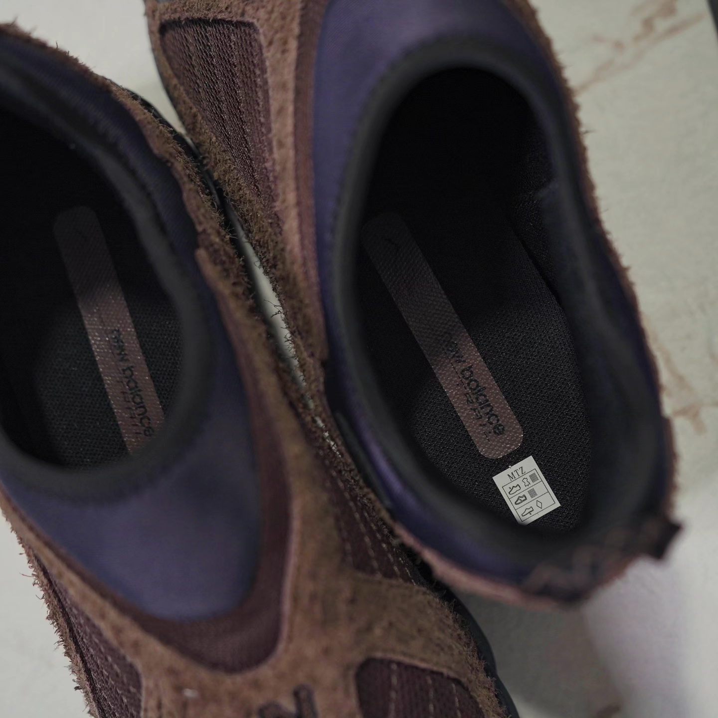 New Balance ML610S Dark Mushroom Phantom 착용 스타일 - 5