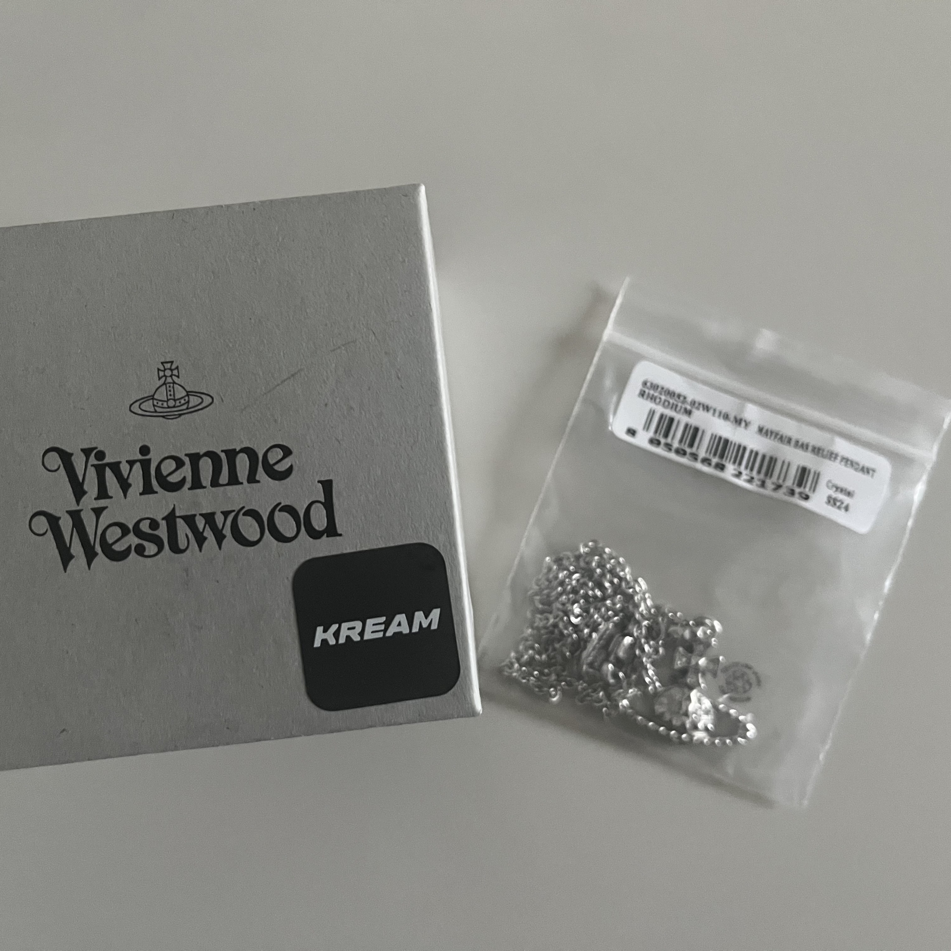 Vivienne Westwood Mayfair Bas Relief Pendant Silver 착용 스타일