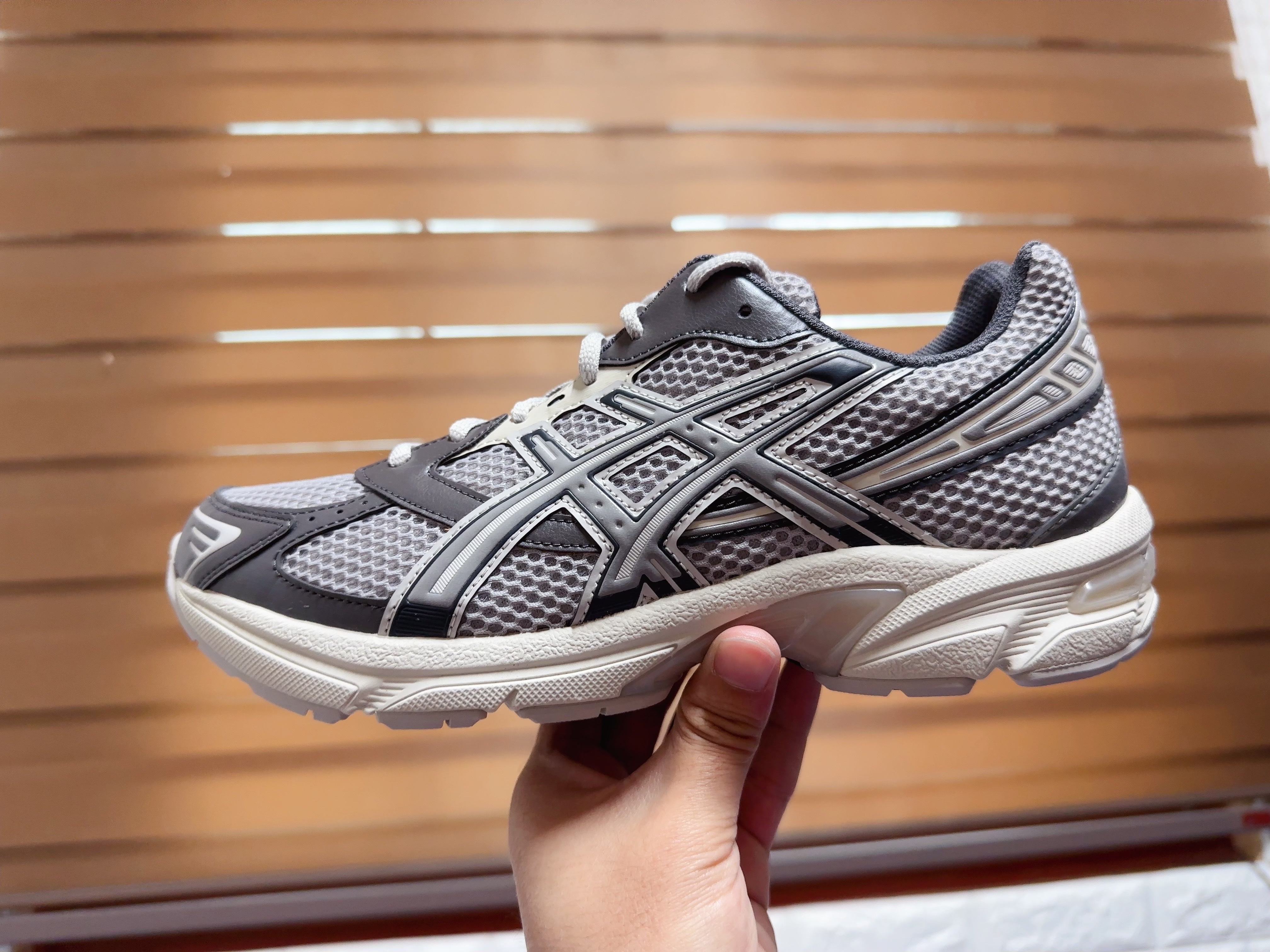 Asics Gel-1130 Oyster Grey Clay Grey 착용 스타일 - 2