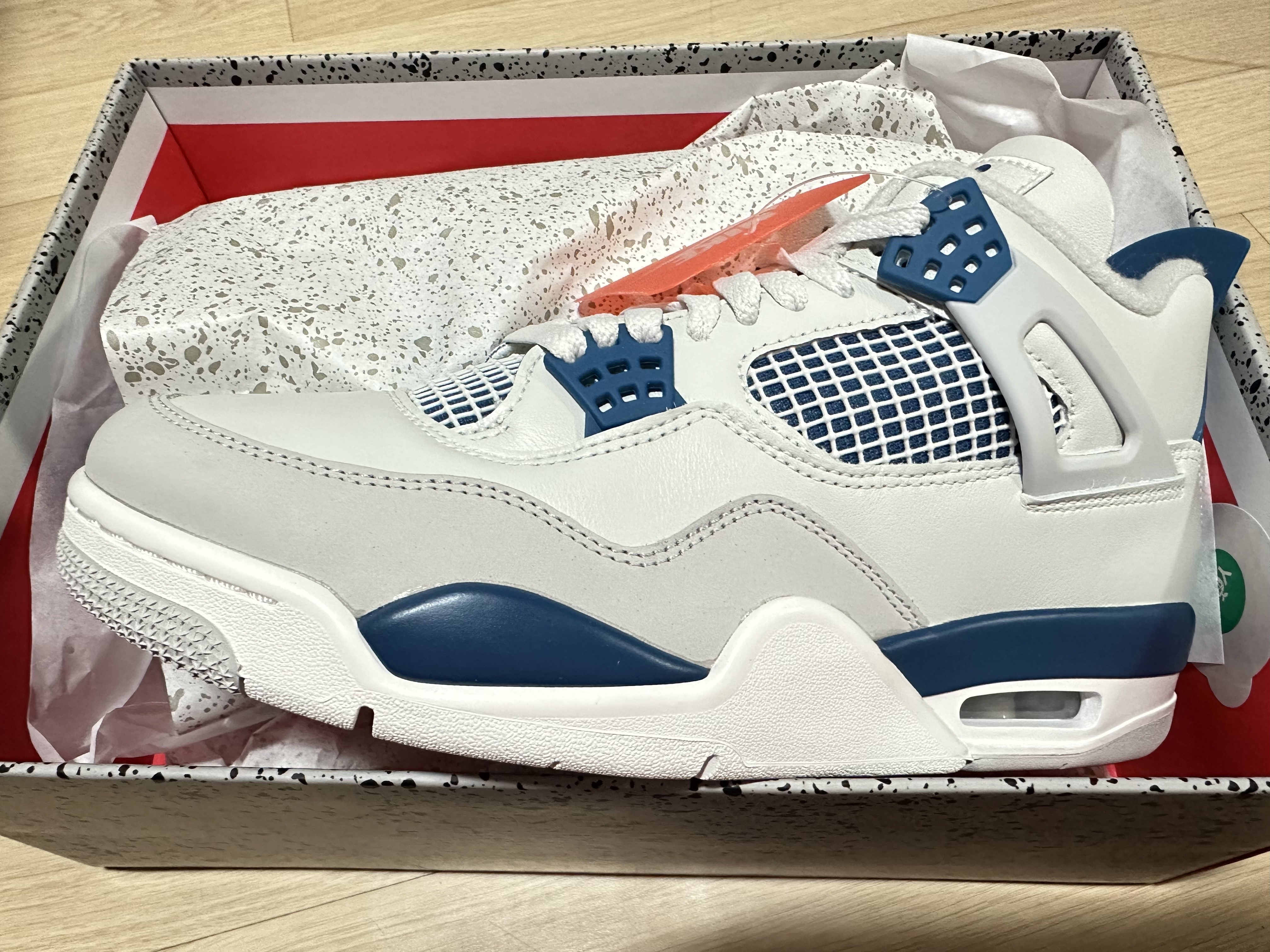 Jordan 4 Retro Industrial Blue 착용 스타일