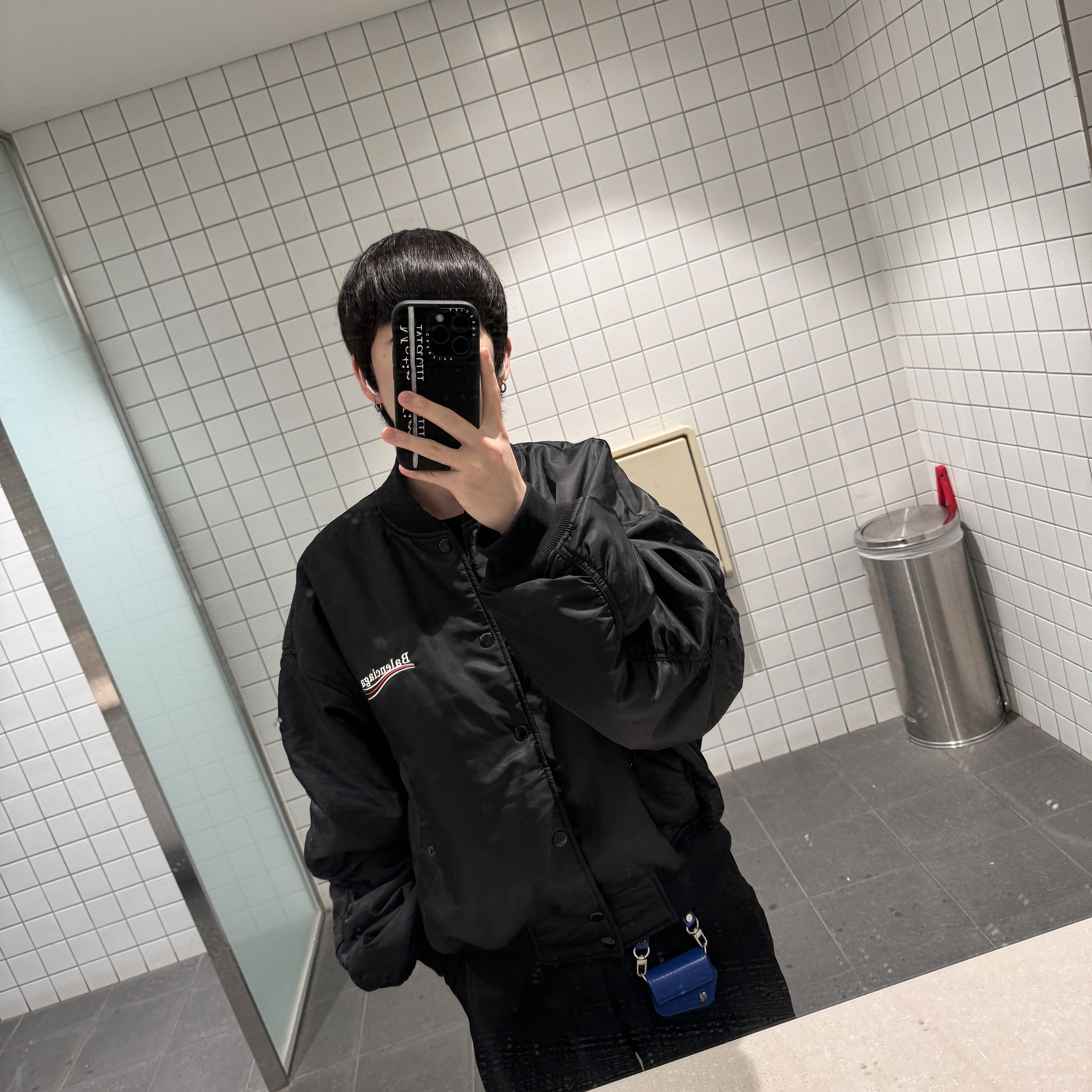 Balenciaga Varsity Bomber Jacket Black, Casetify x Matin Kim iPhone Black Logo Magsafe Impact Case Matte Black 착용 스타일