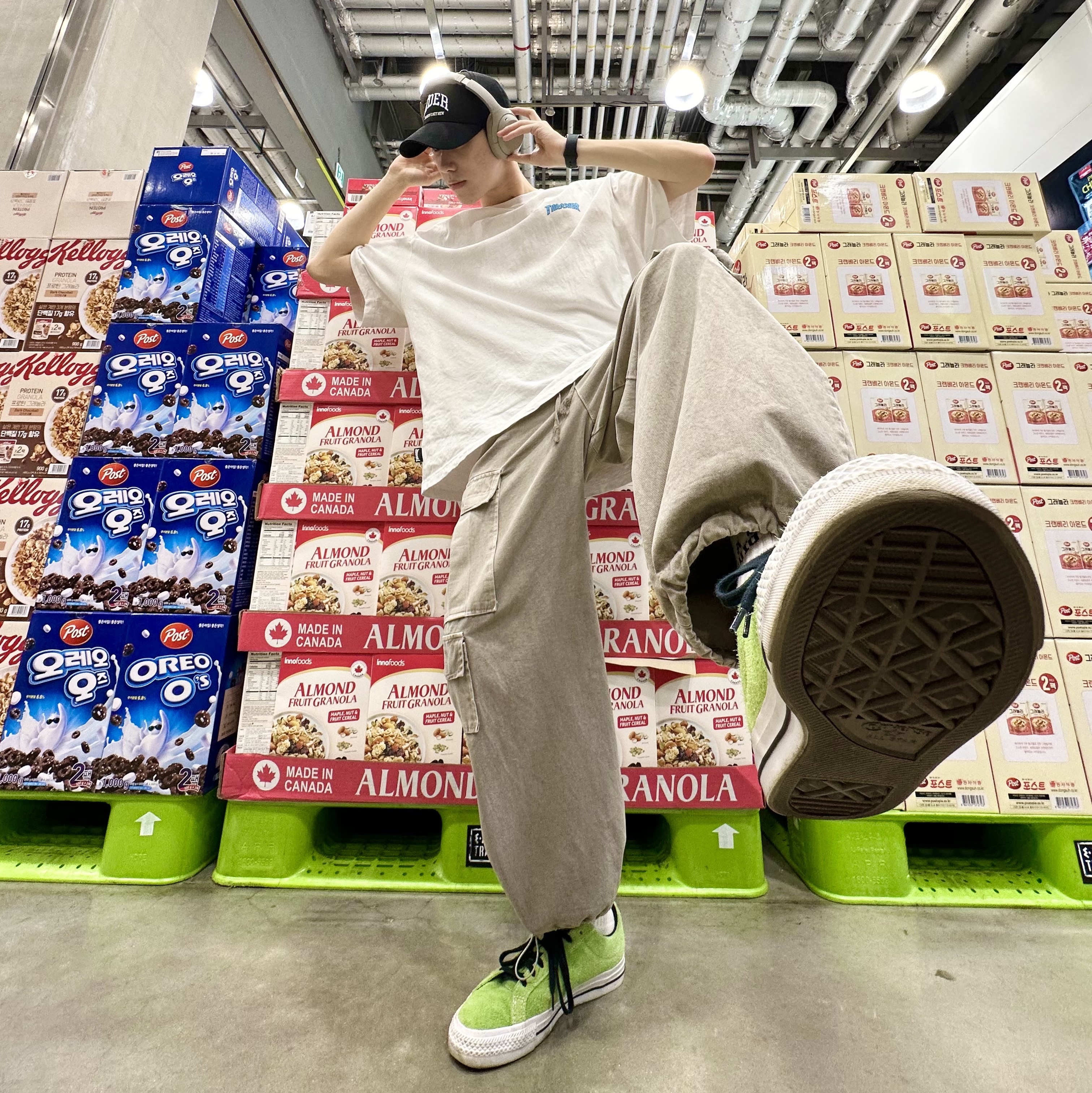 Converse x Stussy One Star Pro Ox 8 Ball Green, Sony WH-1000XM4 Platinum Silver (Korean Ver.) 착용 스타일 - 3