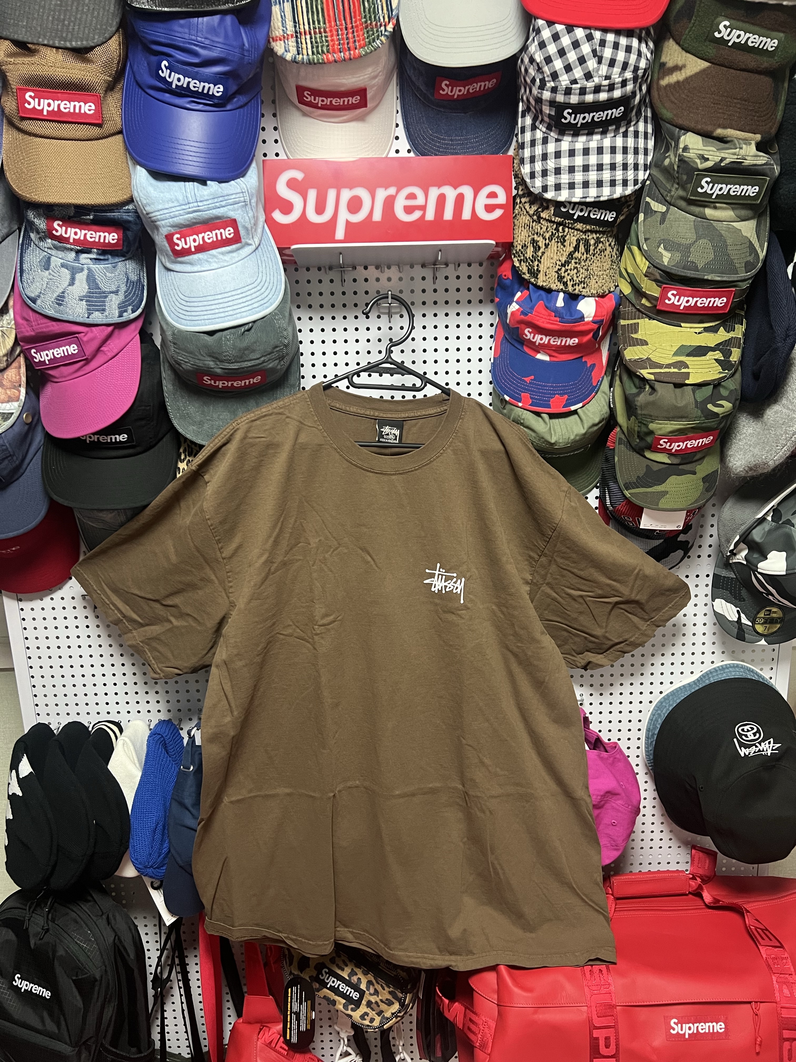 Stussy Washed Canvas Shop Jacket Bronze, Stussy Basic Stussy Pigment Dyed T-Shirt Brown 2024 착용 스타일 - 3