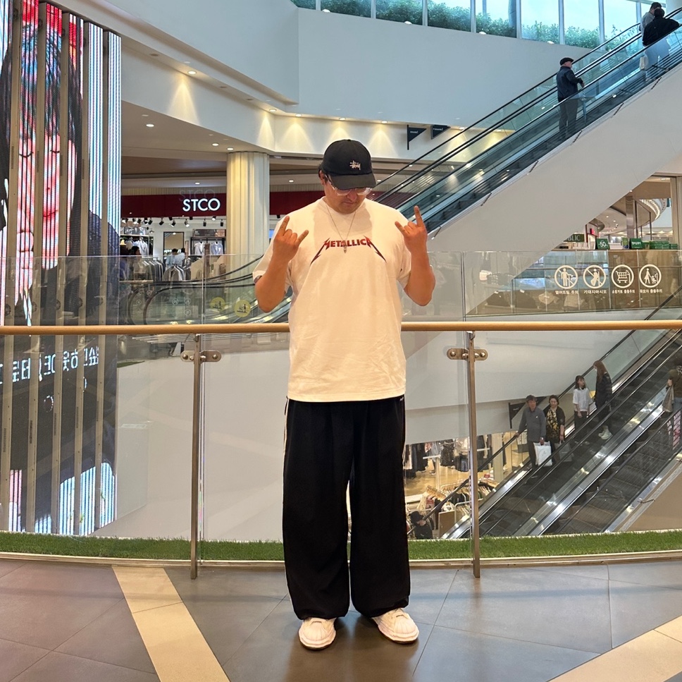 Maison Mihara Yasuhiro Blakey OG Sole Canvas Low-top Sneakers White, Stussy Stock Low Pro Cap Black 착용 스타일 - 3