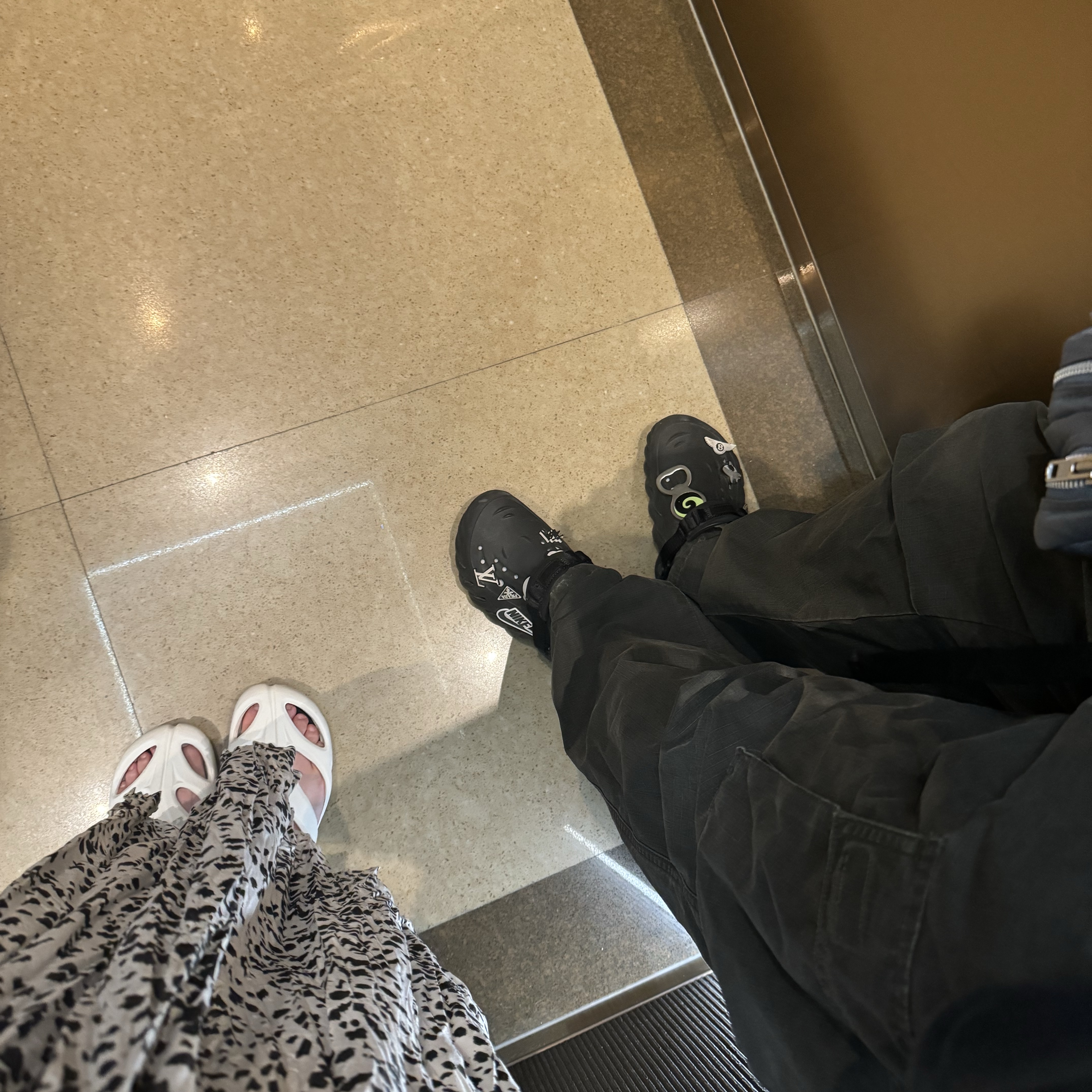 (W) Keen Shanti White Black, Crocs Echo Clog Black 착용 스타일
